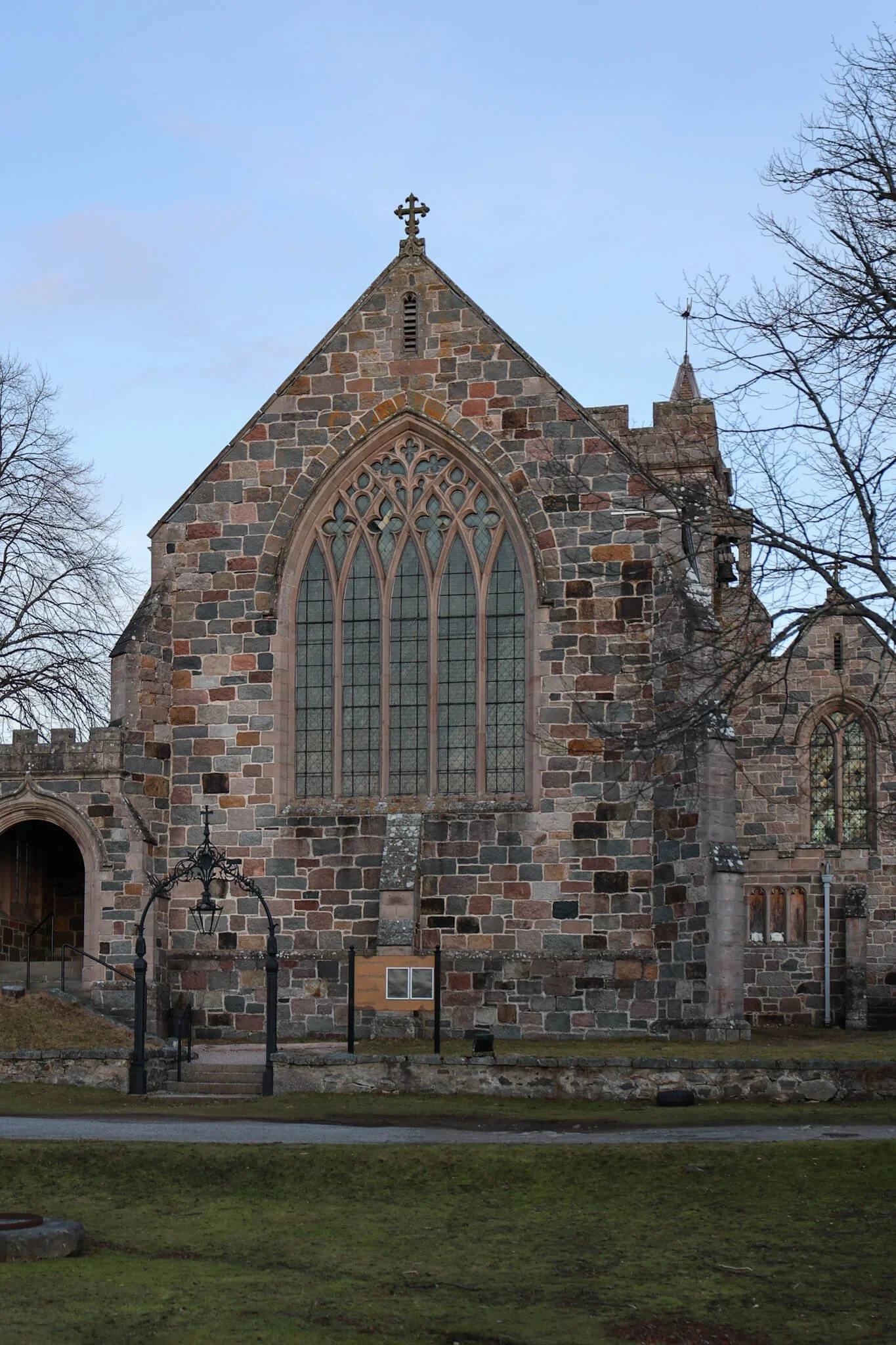 Braemar-village-church-Cairngorms.jpg