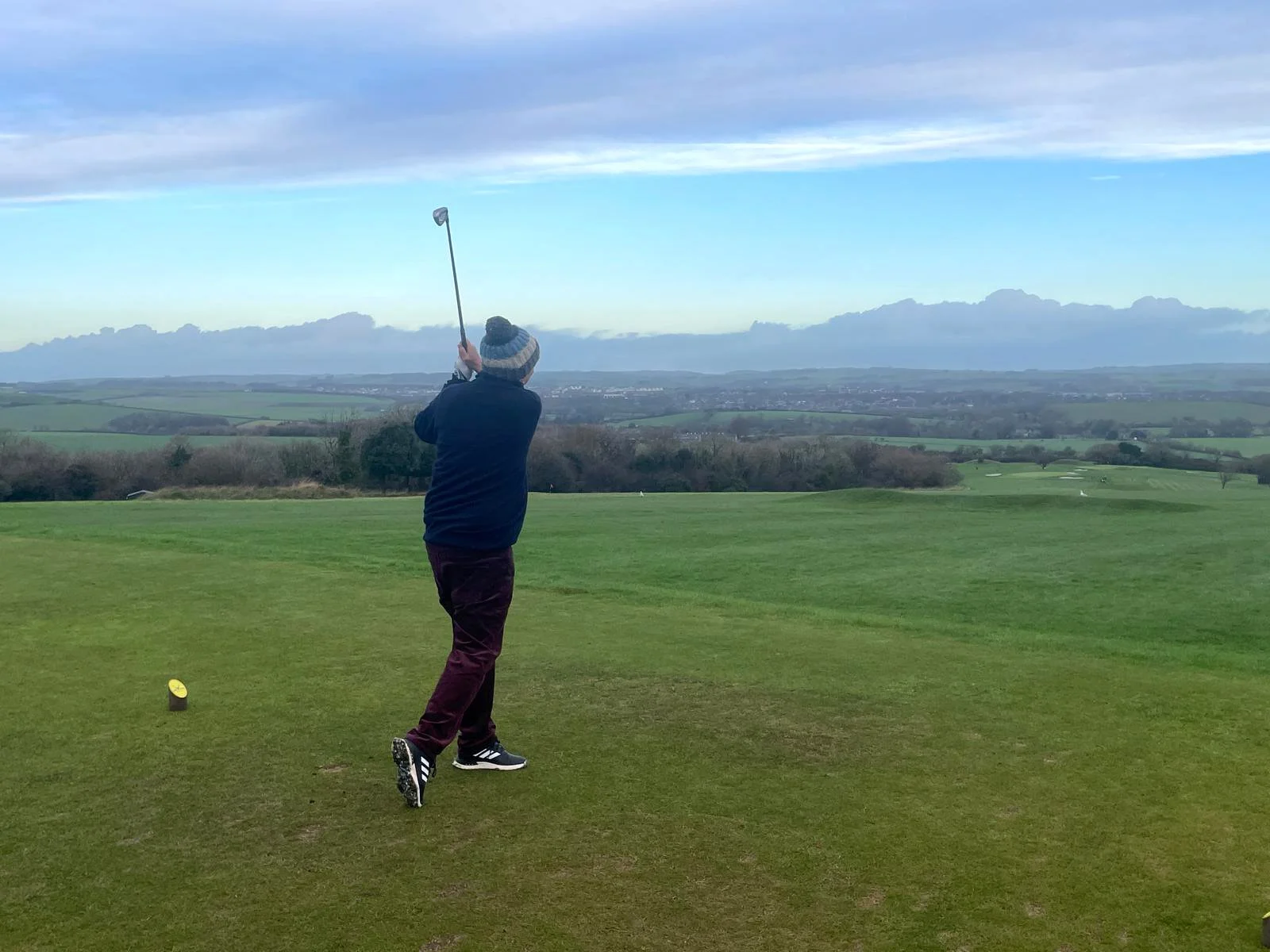 ⛳️ Captain's Last Stand ⛳️ The rain stopped with minutes to spare, allowing 88 golfers (22 teams) to set off for The Captain's Last Stand. The event was a shotgun start with a number of fun challenges along the way, whether it be a dice roll to decid