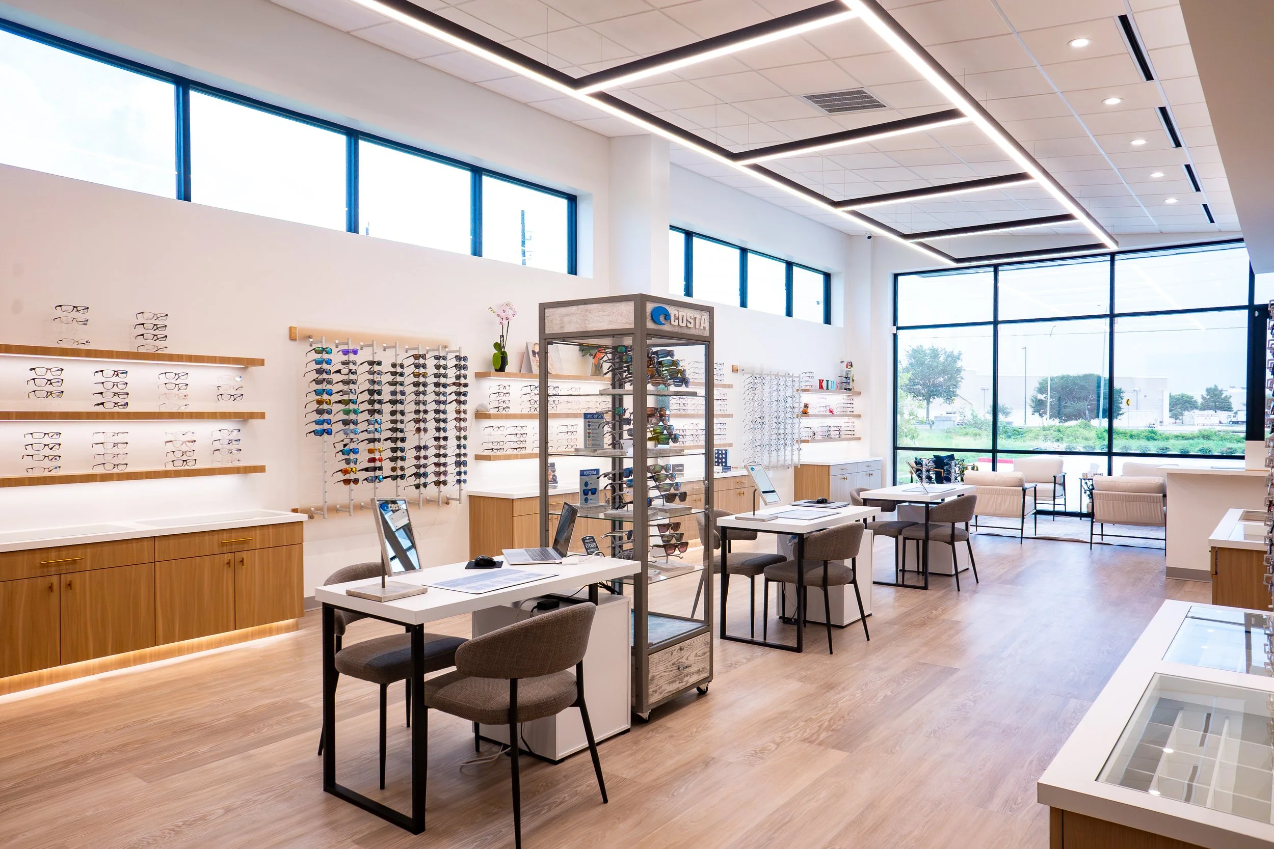 Brazos Eye Center, Dr. Le
