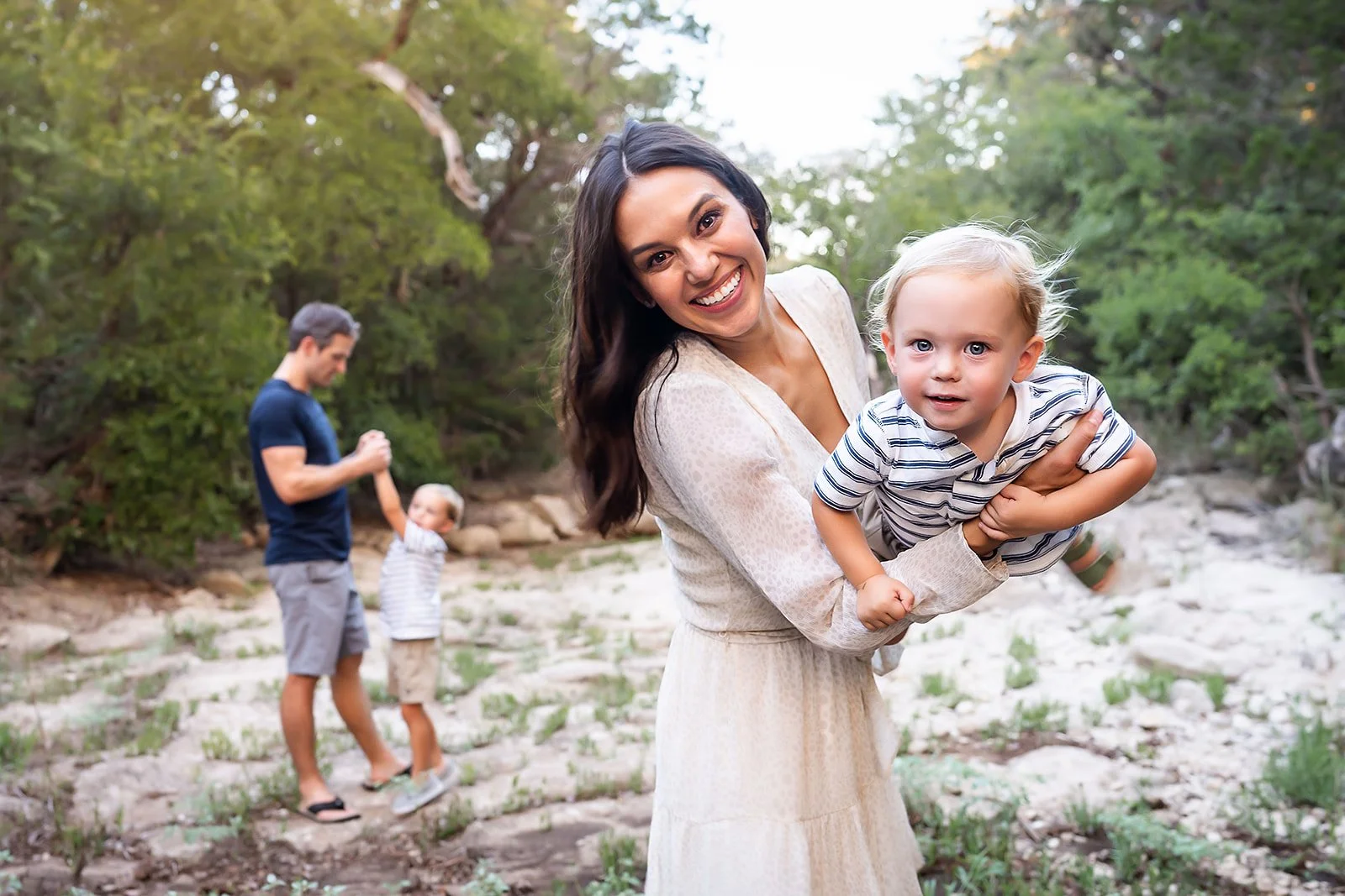 Creek family photo session - Circle C Metropolitan Park