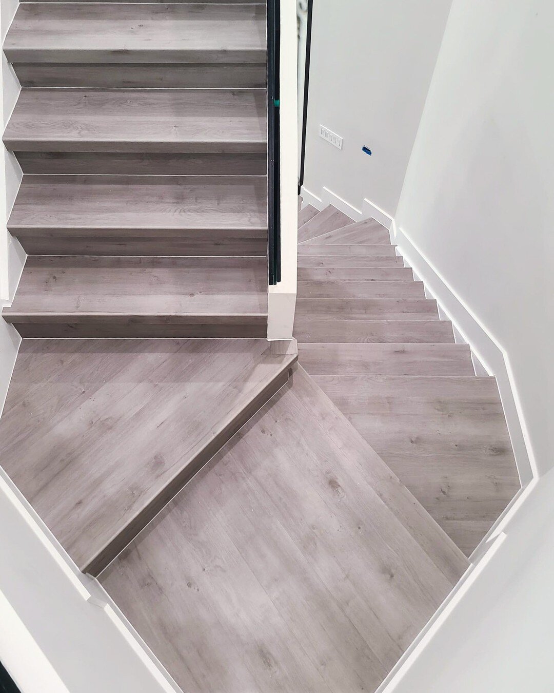We've got all your corners covered. 

Looking for custom stairnoses to match your current home flooring? We are the solution for you. 

Link in Bio for more info.

#homesolution #stepsolution #stairsolution #steps #stepinspo #staircase #staircaseinsp
