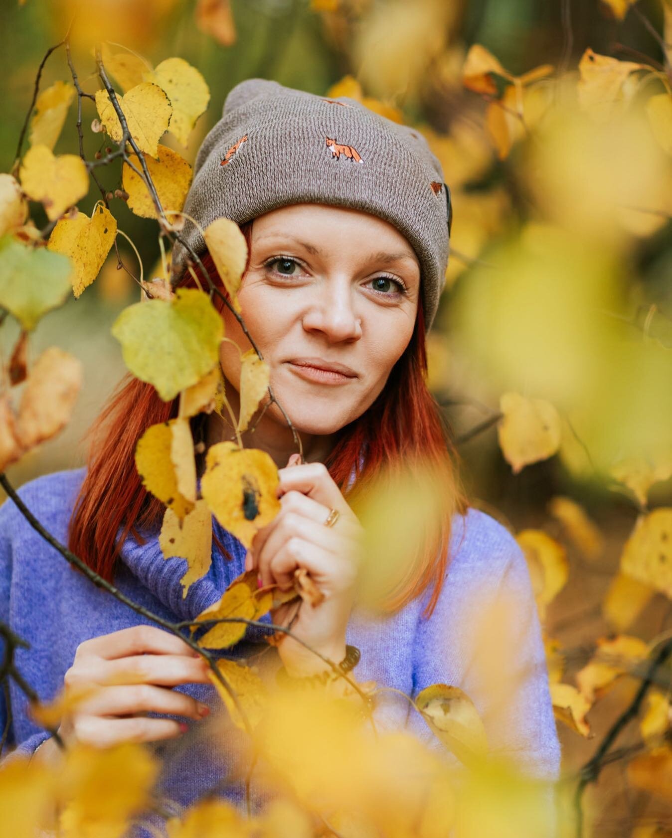 Spotkanie po latach z Magdą 💛🧡❤️ W końcu mogłam zrobić zdjęcia w prawdziwą, polską, złotą jesień. To był świetny dzień! Dzięki za wszystko Magda 🤗

P.s. Sesja wykonana jeszcze w październiku 😁
.
.
.
#jesień #jesieniara #liście #portret #kobieta #