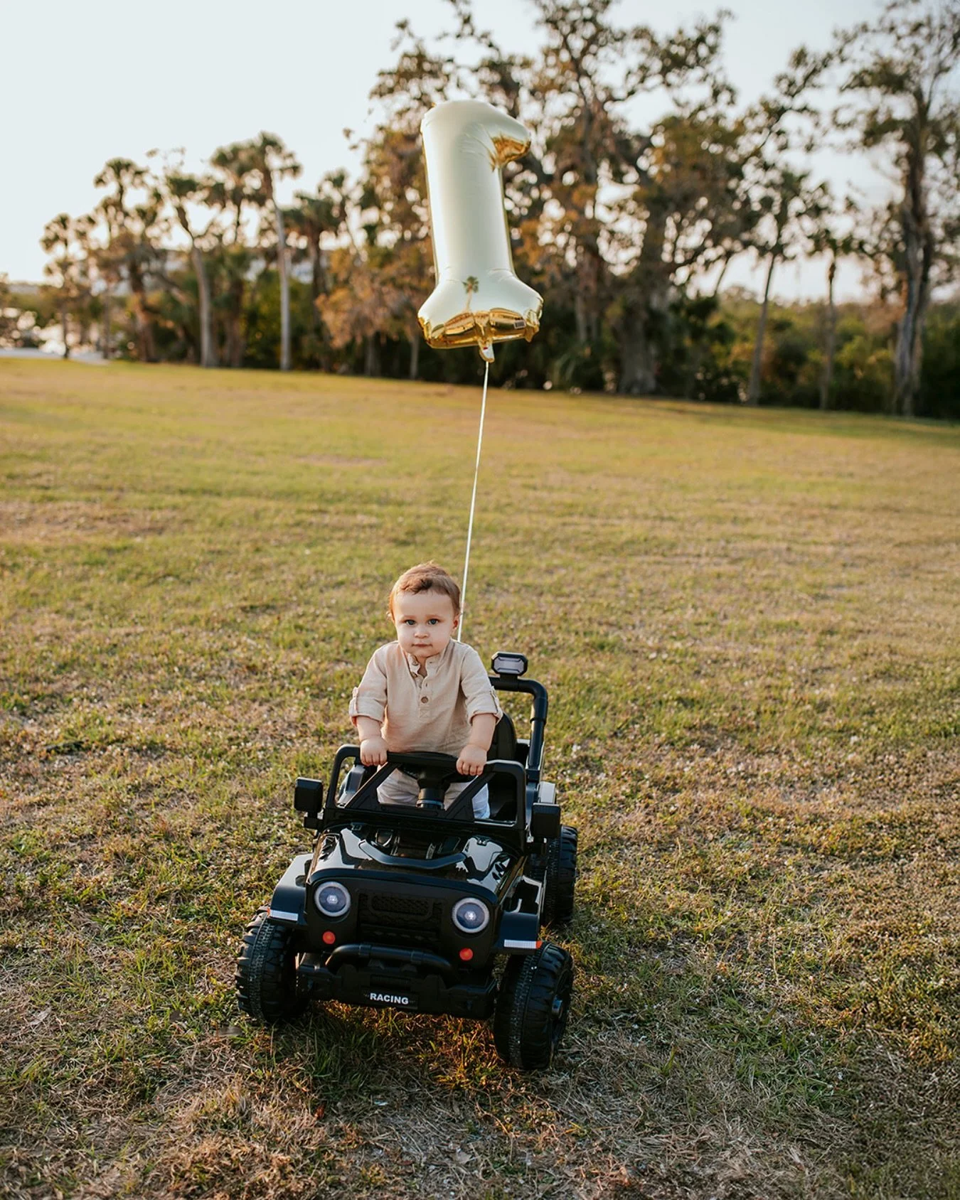 He&rsquo;s one. He&rsquo;s got a car. He&rsquo;s got style. 🚙✨ When do you think he&rsquo;ll get his license?

Ma roczek. Ma auto. Ma styl. 🚙✨ Jak myślicie, kiedy wyrobi prawo jazdy?
.
.
.
#milestonephotography #milestonebirthday #milestonemoments 