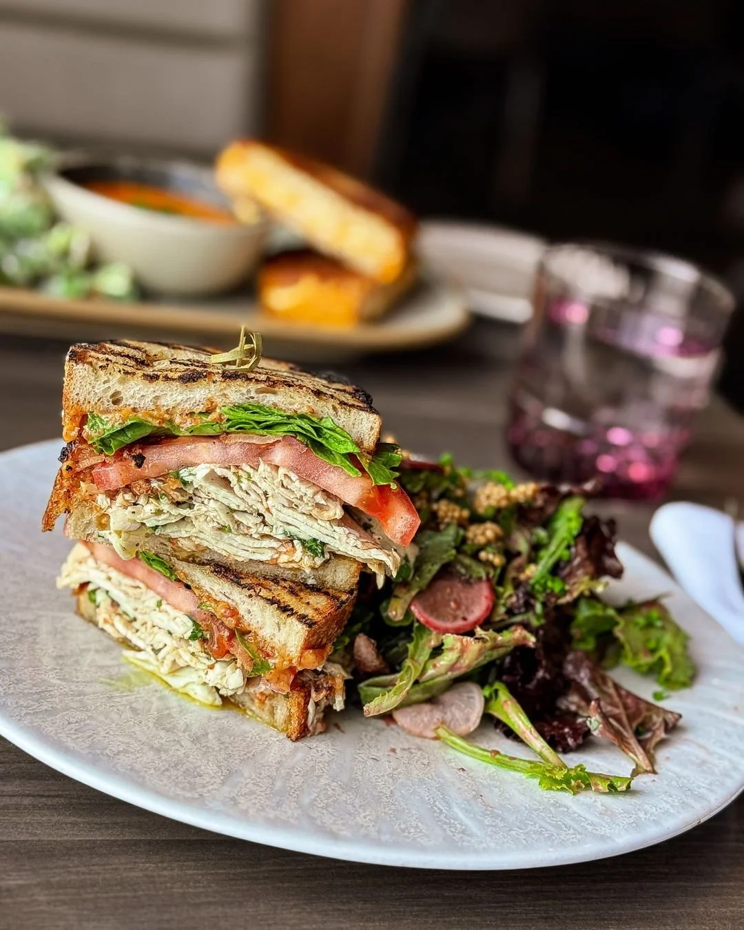 Layers you can appreciate🥪 

TERRA CLUB
built with smoked turkey breast, leaf lettuce, beefsteak tomato, grilled bacon, and tomato-bacon aioli on house-made sourdough. Served with fries or tater tots, or upgrade to soup, salad, or chowder. 

Availab