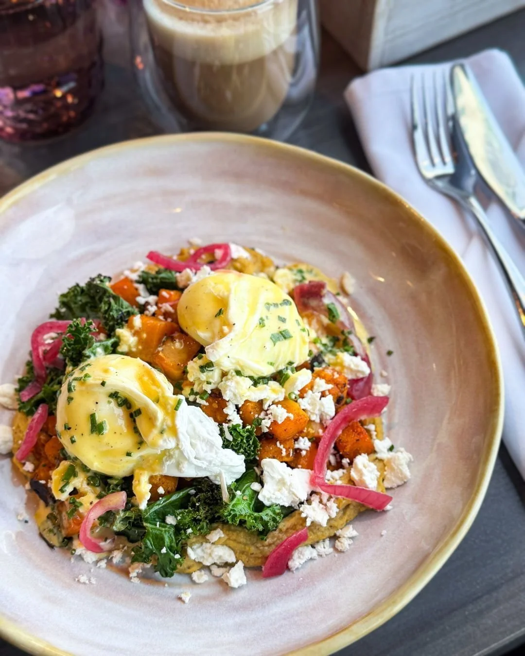 New to our brunch lineup&mdash;the Squash &amp; Kale Benny🥬🥚House-spiced squash, Beking&rsquo;s Farms eggs, roasted garlic hummus, red wine vinaigrette, feta, pickled onion, and hollandaise come together for a fresh take on a brunch favourite. And 
