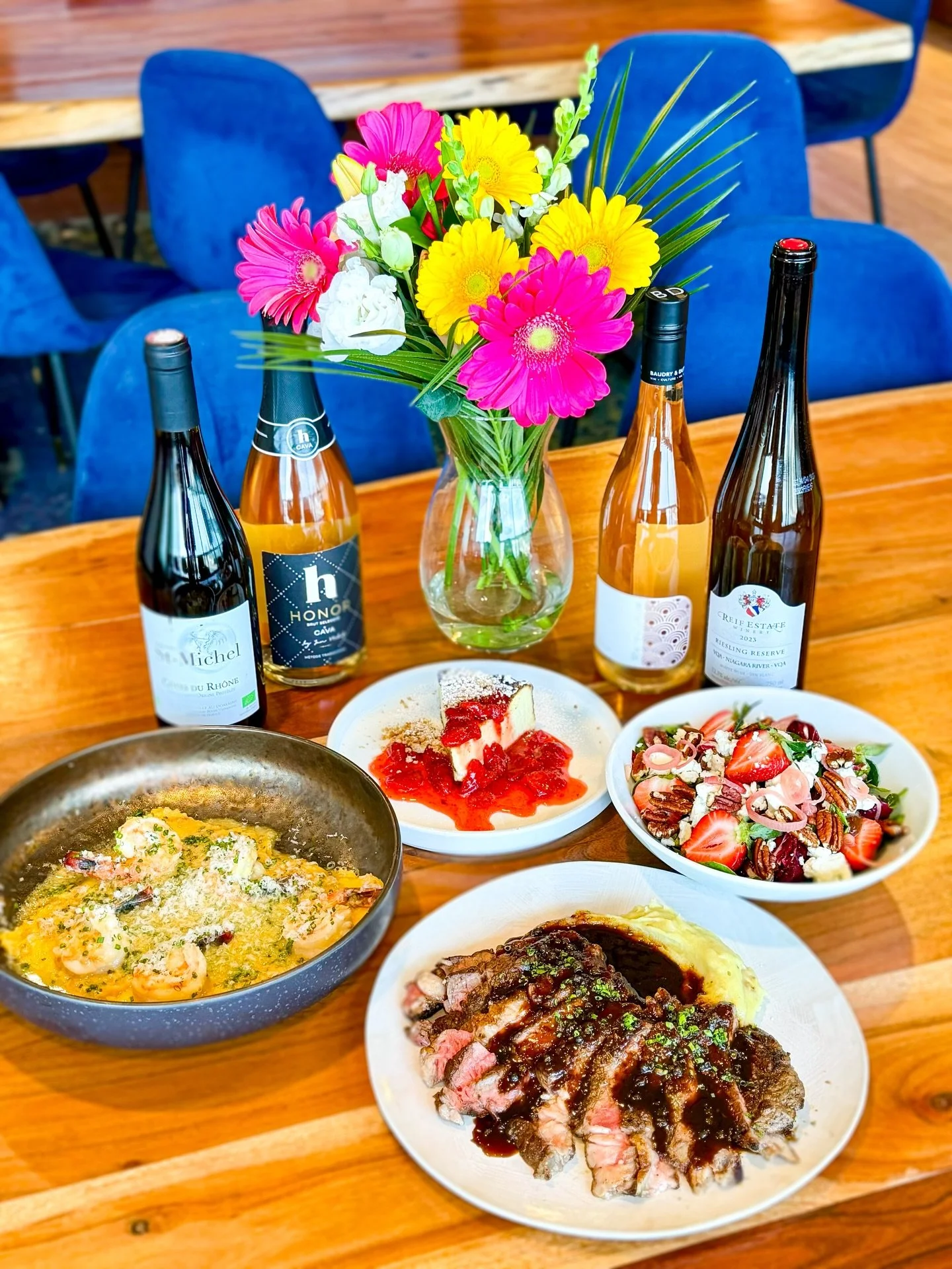 Two ways to celebrate Mom🌹
Afternoon Tea on the waterfront, or a table set at home. Both made for slowing down and spending time together. 

Tea and Mother&rsquo;s Day Dinner To Go. Available May 9 &amp; 10. See details and order at our [ link in bi