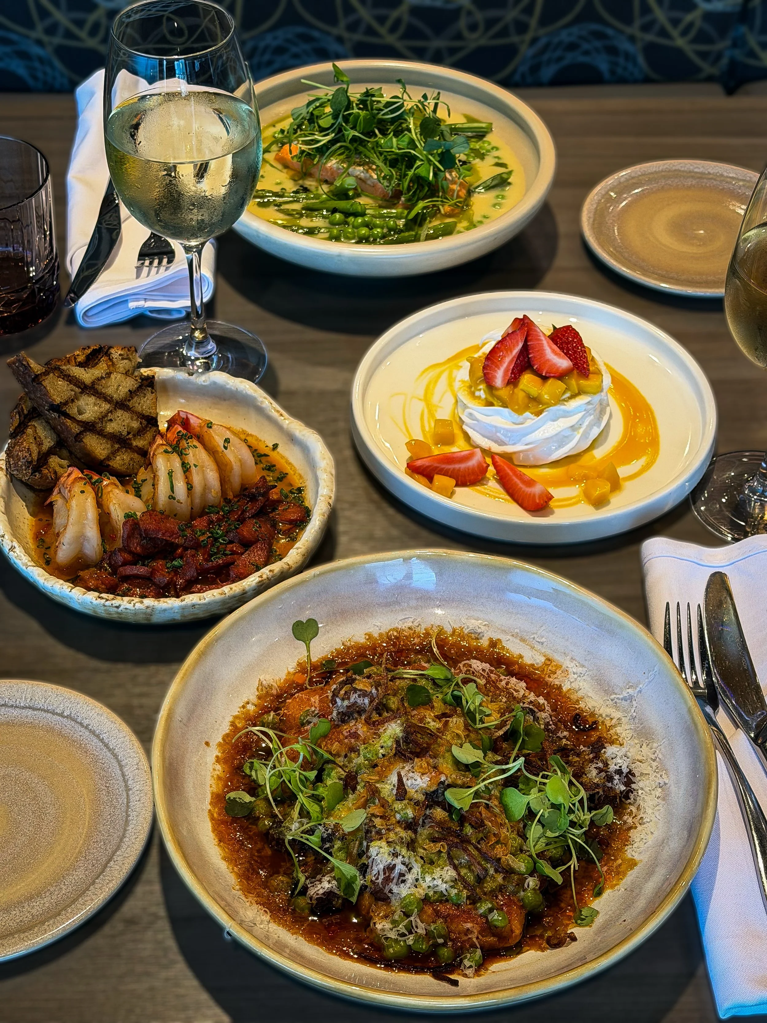 Dinner plans? We have a few ideas😉
On the table: lamb gnocchi, salmon, chorizo shrimp, mango strawberry pavlova 

See you on the waterfront!