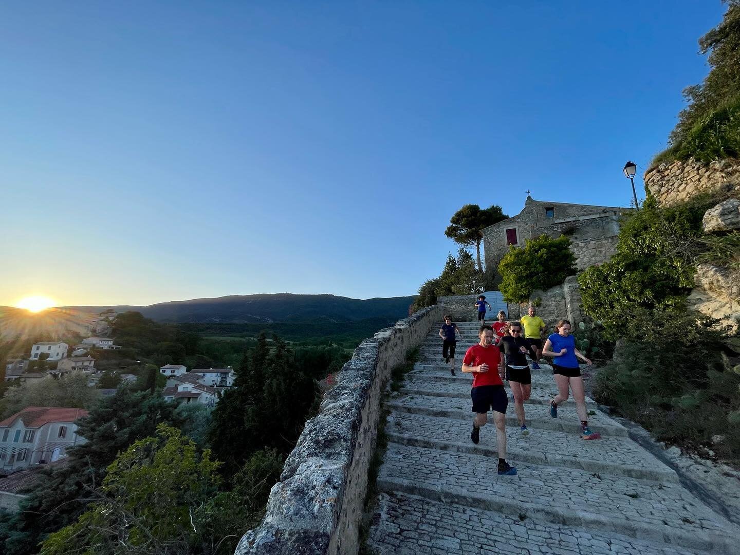 Derni&egrave;re sortie et r&eacute;union &agrave; l&rsquo; @ormeaudecab pour pr&eacute;parer le @traildugrandluberon