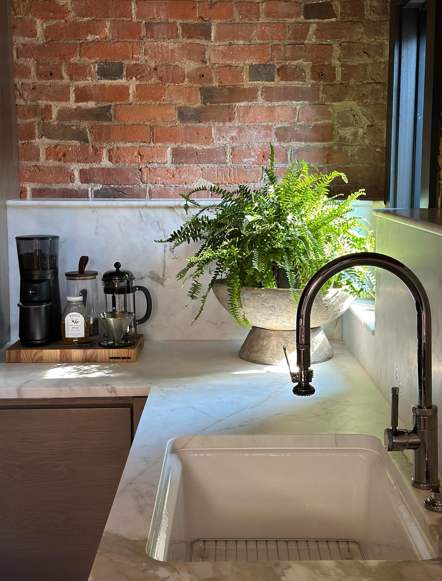 ✖️summer in the studio - we are working on a few unique projects and also have some exciting things in the works for our company. Loving the pace of life lately 🌿 #studioblackink #interiordesign #showhouse #residentialdesign