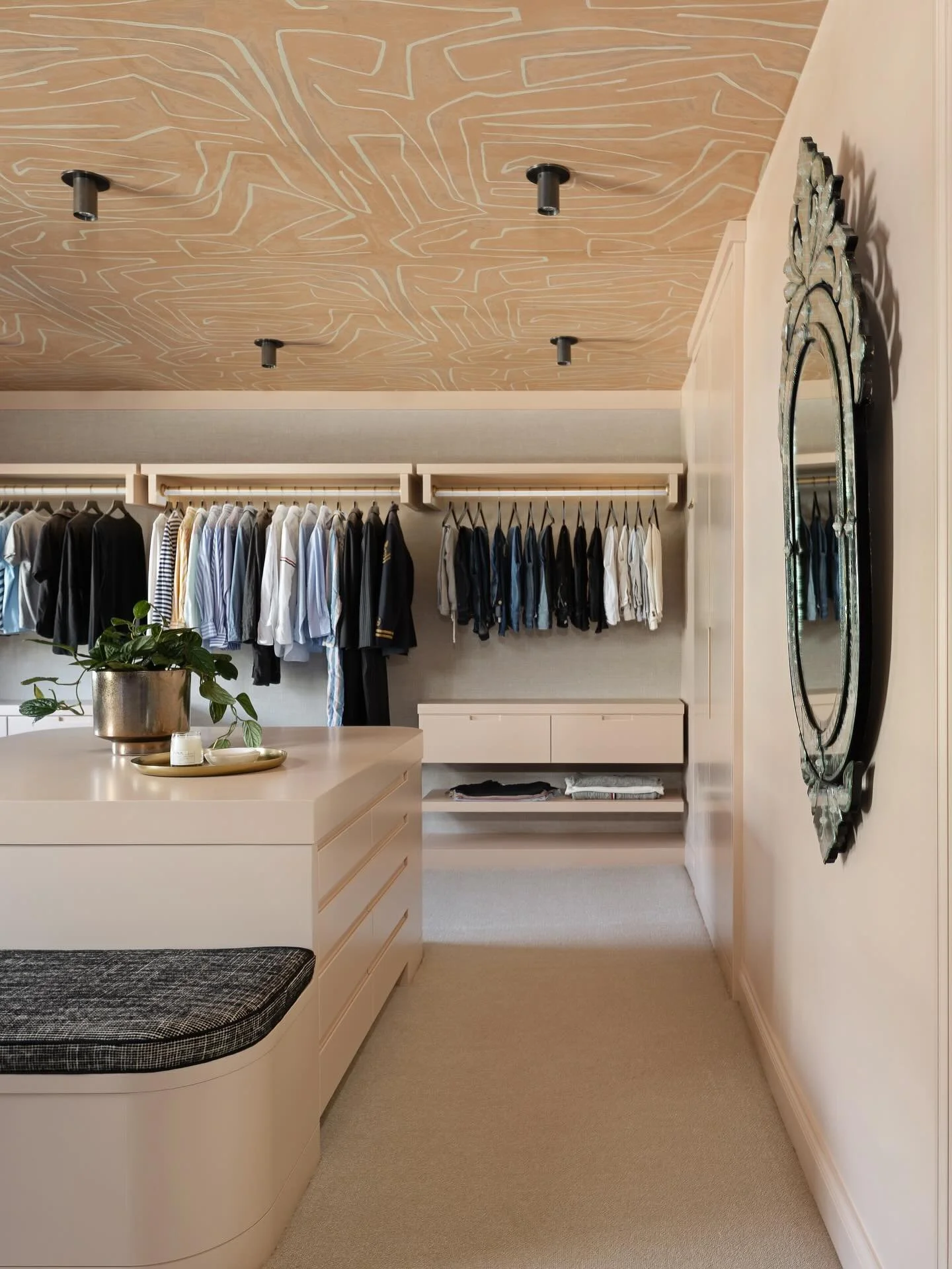 ✖️designed as one of three curated primary closets for a stylish family, this space is meant to feel as considered as any other room in the home #studioblackink #interiordesign #residentialdesign 📸 @amycarruthers_photography