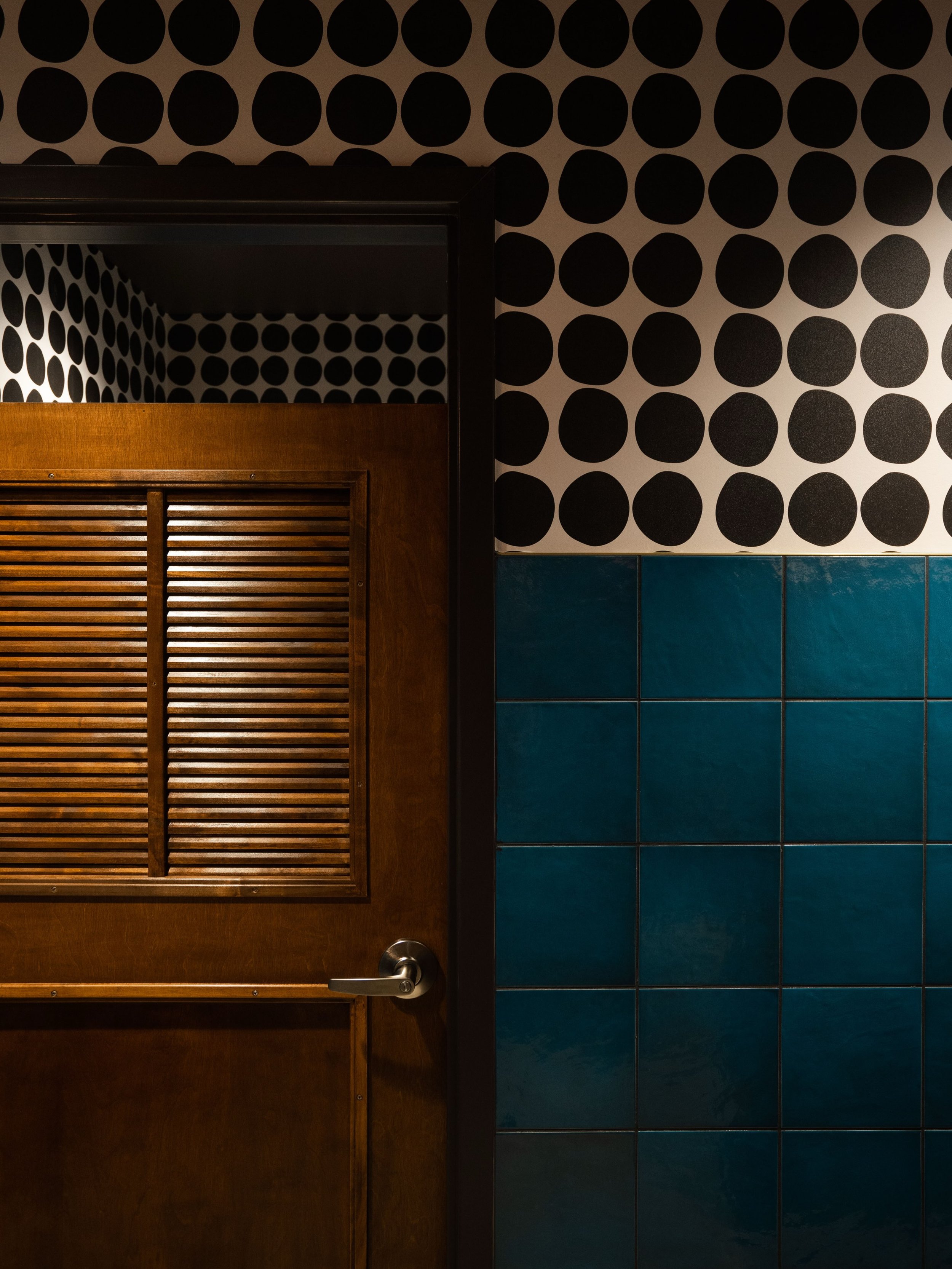 ✖️you shouldn&rsquo;t judge a restaurant by its restroom. But we do. 🫢 #studioblackink #restaurantdesign #columbusohio 📸 @fuzzychi