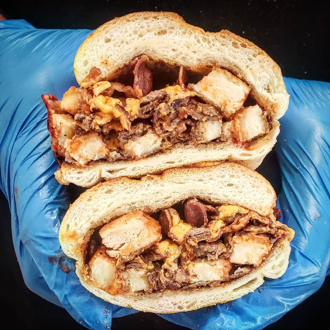 C-ROB
.
Breaded chicken + London broil with BBQ sauce, bacon, + yellow American cheese on garlic bread
.
.
.
#bigwallys #nj #njfoodie #njfood #eatnj #sub #subs #sandwiches #sandwich #subshop #sandwichshop #eatsandwiches #sandwichideas #sandwichporn #