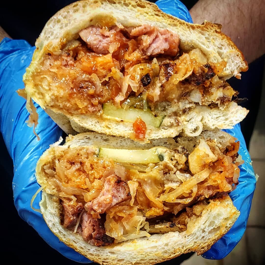 🇵🇱 POLISH HAMMER 🇵🇱
.
Kielbasa, saurkraut, potatoes, spicy fried onions, pickle chips, + spicy brown mustard
.
.
.
#kielbasa #saurkraut #pickles #mustard #njfoodie #njfood #eatnj #sub #subs #sandwiches #sandwich #eatsandwiches #subshop #sandwichs