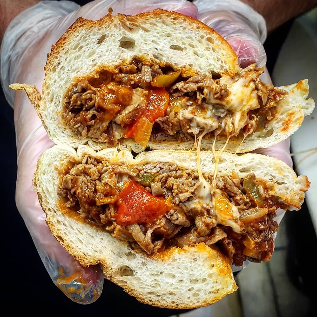 🔥 HOT ITALIAN BEEF 🔥 
.
Hot roast beef, peppers, onions, marinara sauce + mozzarella cheese
.
.
.
#roastbeef #hotbeef #roastbeefsandwich #sandwiches #sandwich #subs #sub #subshop #eatsandwiches #sandwichideas #sandwichporn #sandwichesofig #sandwich