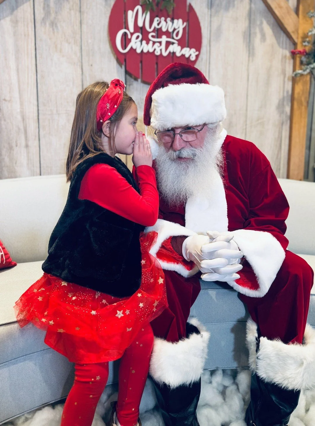 A little holiday magic is coming to Oaken.✨

Santa will be visiting during brunch on Dec. 6th, 9am&ndash;12pm, ready for photos and festive fun while you enjoy our weekend menu. Save your table now!