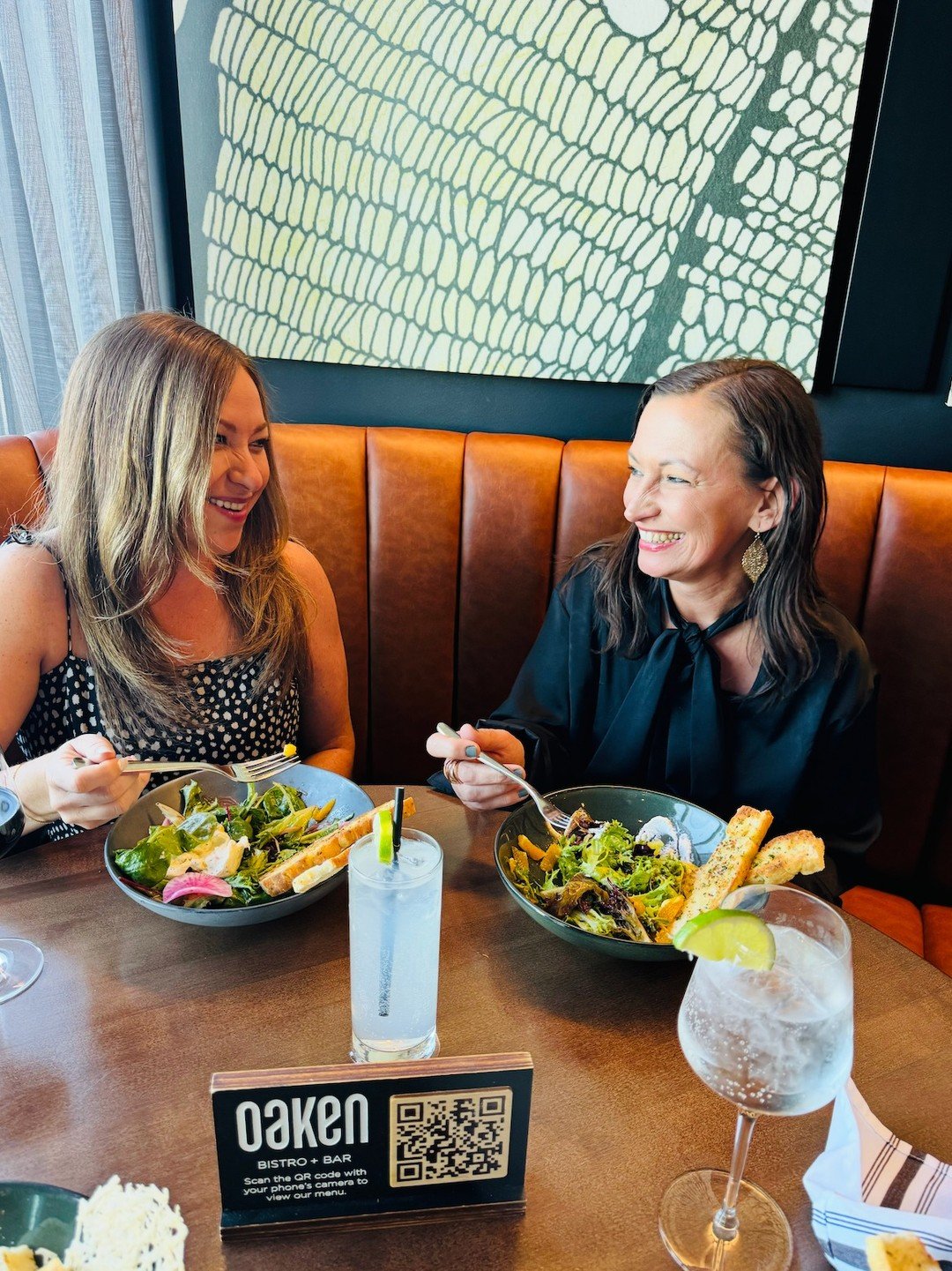 The best kind of meeting? One with cocktails and chopped greens. 🥂