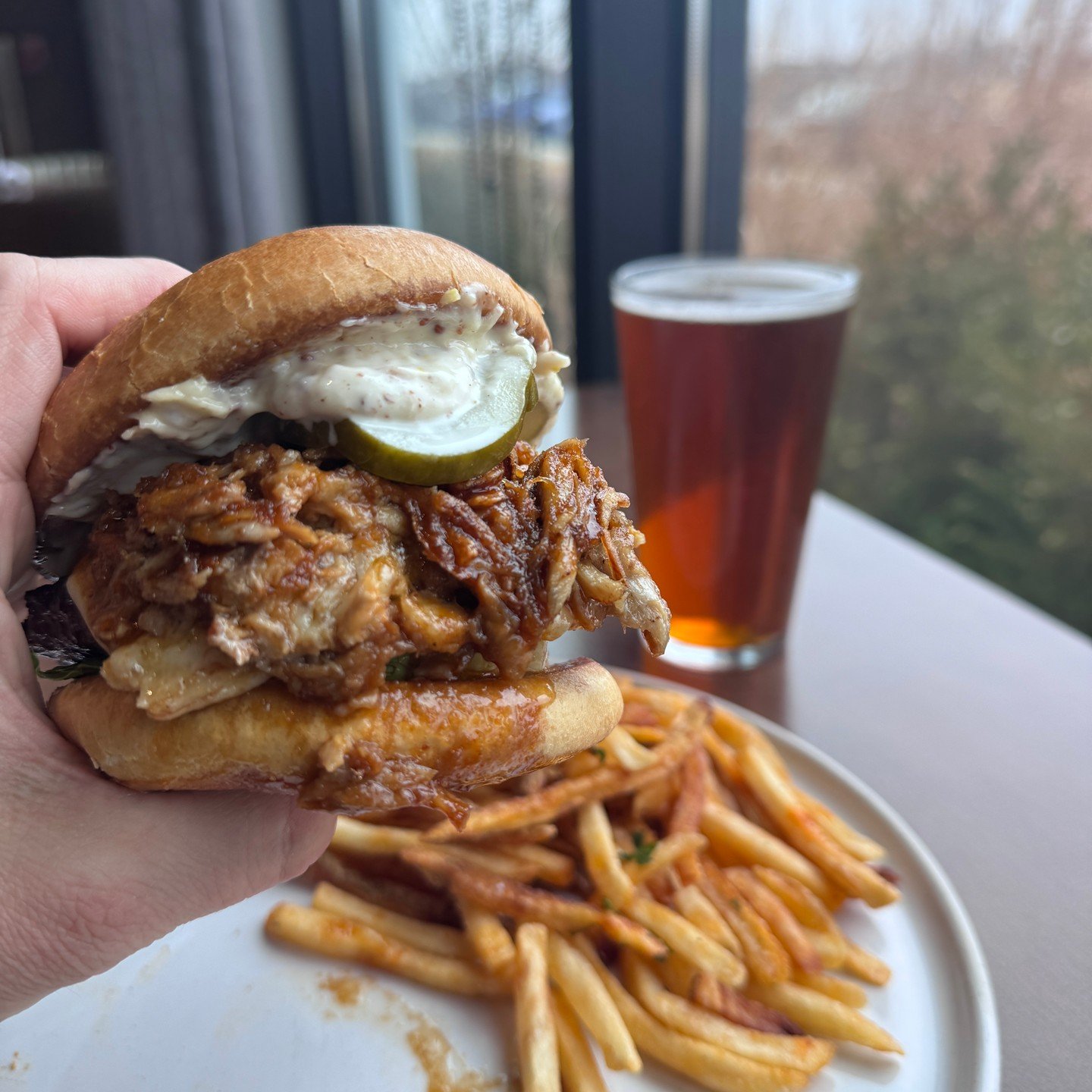 Cancel the Sunday scaries.
$15 burgers + $5 beers will fix it.

Now serving every Sunday night at Oaken. 🍔🍺