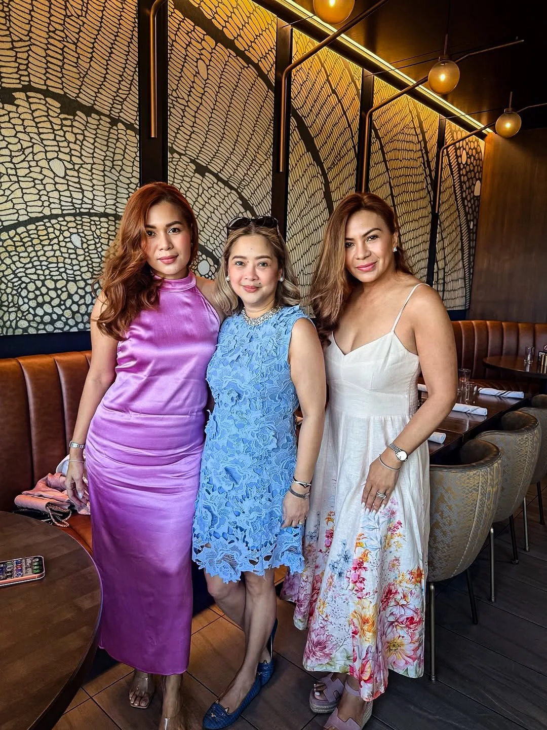 Dressed up, drinks ordered, no plans to leave early. 💅✨ 

📸: @gild_2811