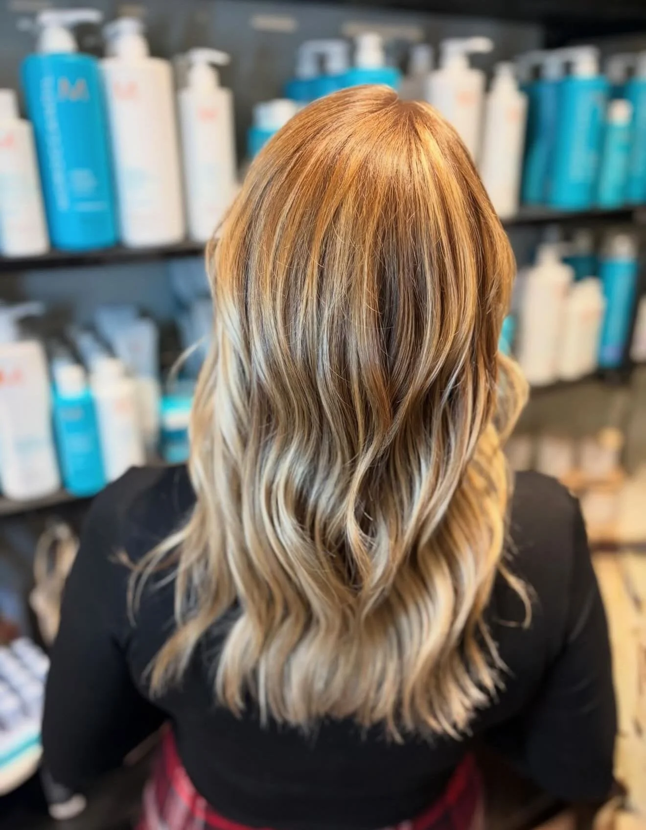 Holiday color refresh by @hairbyjess.winonamn 
Swipe for the before ➡️
#luxehairwinona #winonamnhair #winonamn