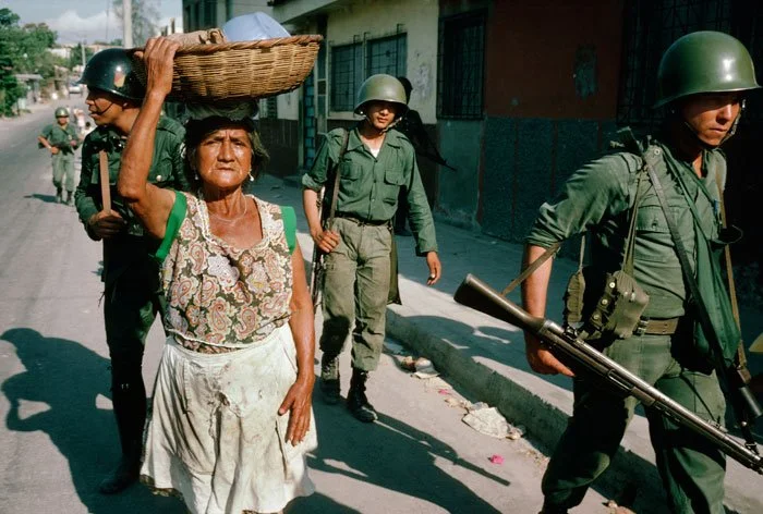 elsalvador_woman-baskets-magnum.jpg