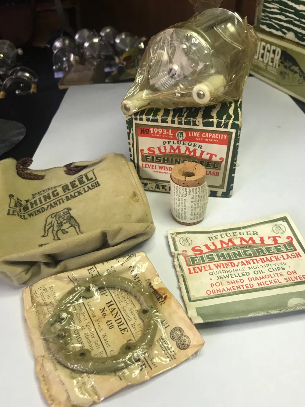 ひ〜21商品です！PFLUEGER SUMMIT No.1993L Pflueger SUMMIT No. # 1993L New With Original Box & Extra's