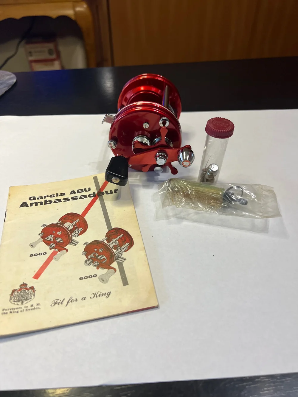 VINTAGE ABU GARCIA AMBASSADEUR 6000 REEL SWEDEN Red