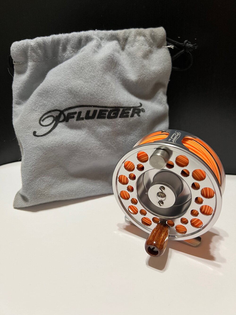 Pflueger Trion #1934 Fly reel with carry bag — VINTAGE FISHING REELS