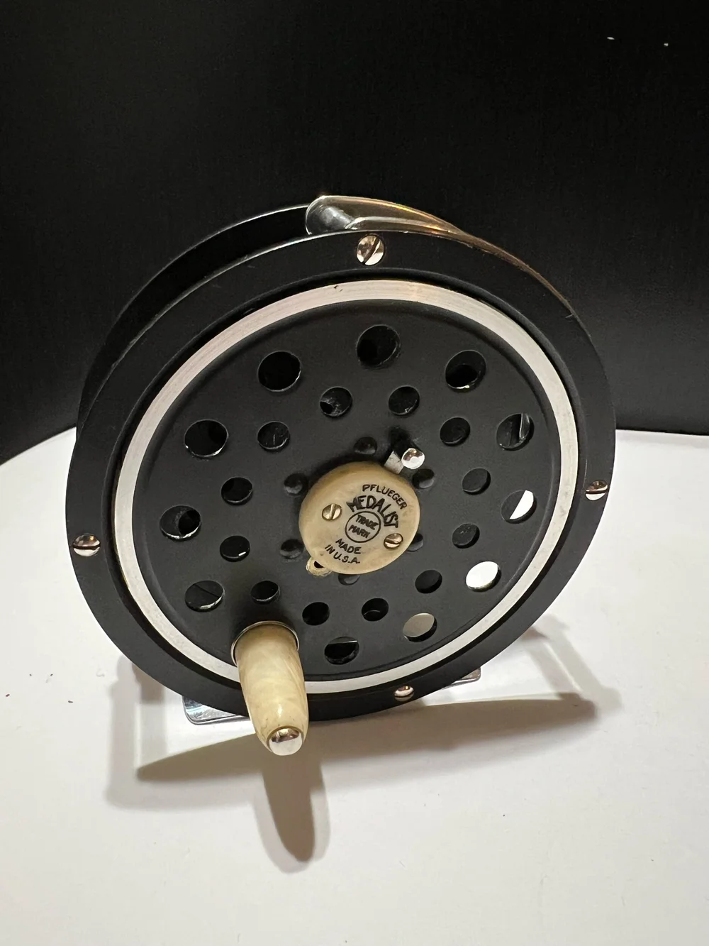 Pflueger 1495 Medalist Fly Reel Diamolite Line Guard Satin