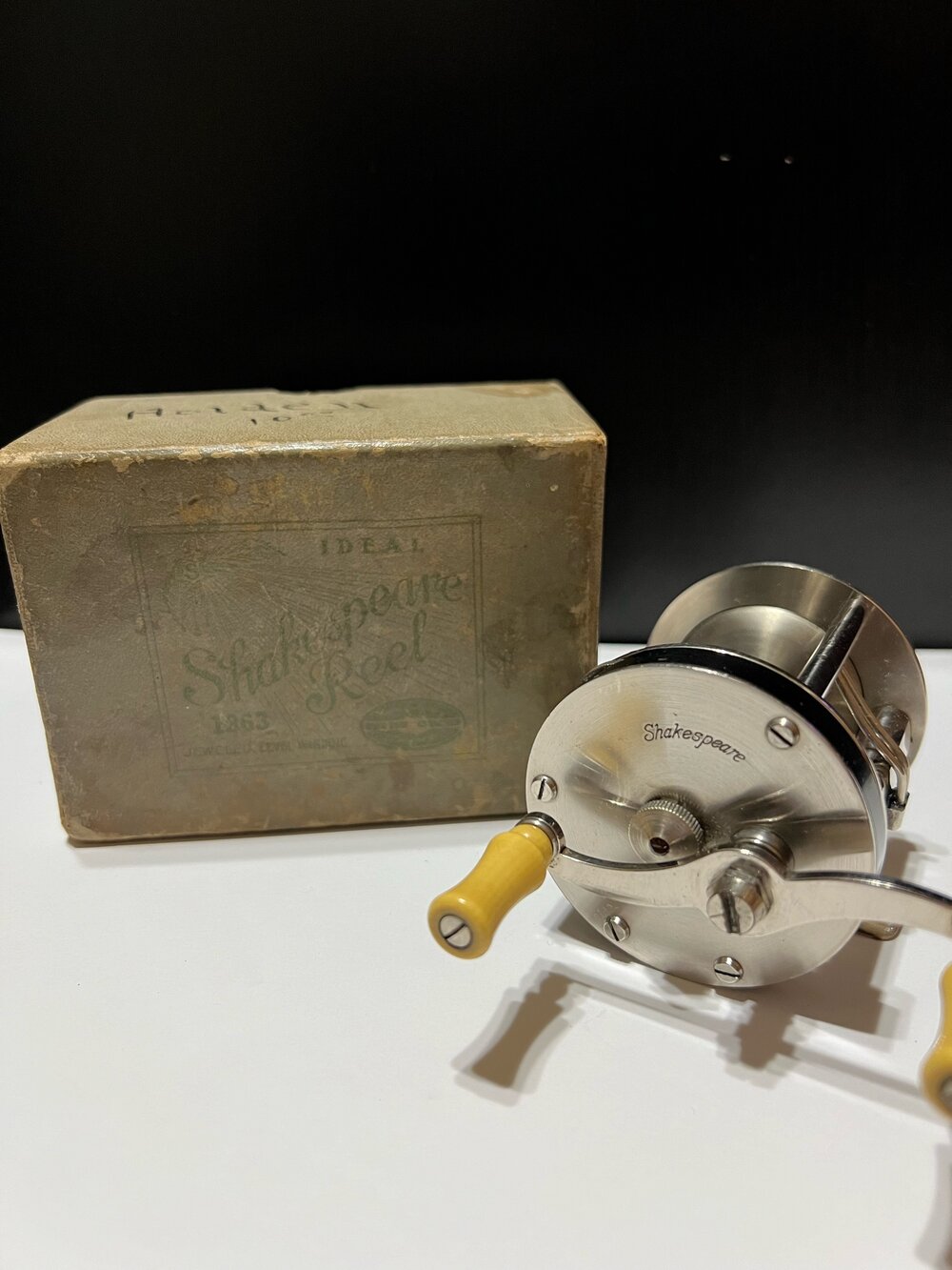 Shakespeare IDEAL No. 1963 Level Wind Jeweled with Green/Grey Original Box  & Extra's Circa-1922 — VINTAGE FISHING REELS