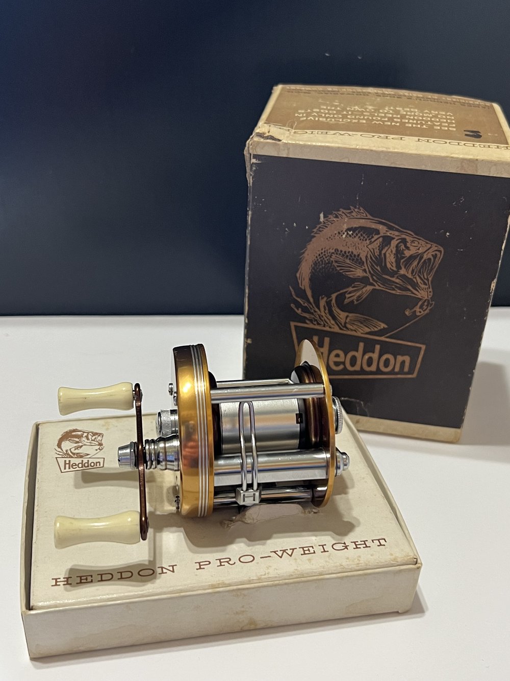 Heddon Pal Pro Weight <br/>Model 25 Light Weight<br/>Level Wind with  Original Showroom Display Box & Instruction Manual — VINTAGE FISHING REELS