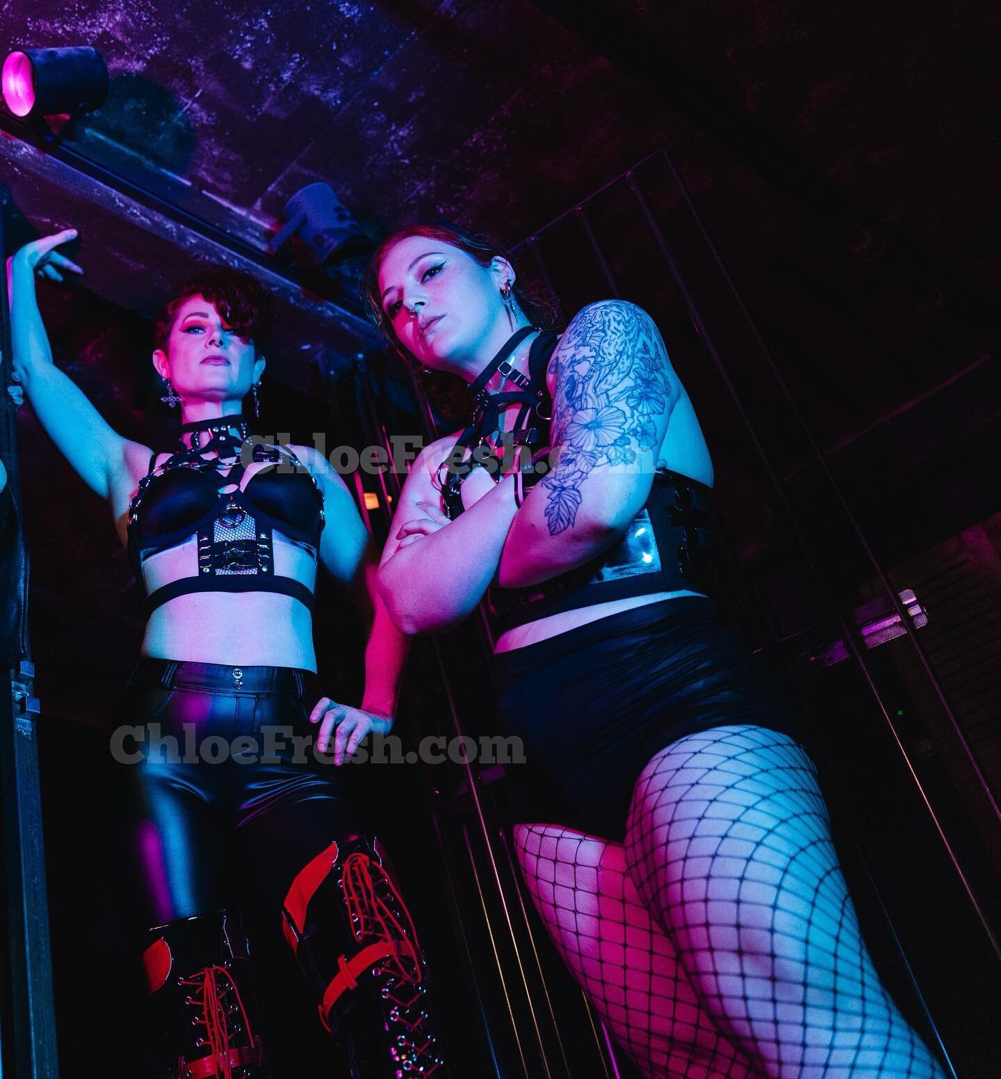 So many fun doubles with @fronksterfronk coming up this month! Don&rsquo;t miss your chance to serve TWO gorgeous Dominants at once 🖤 More info on my site! 

📸 @rosiesimmons