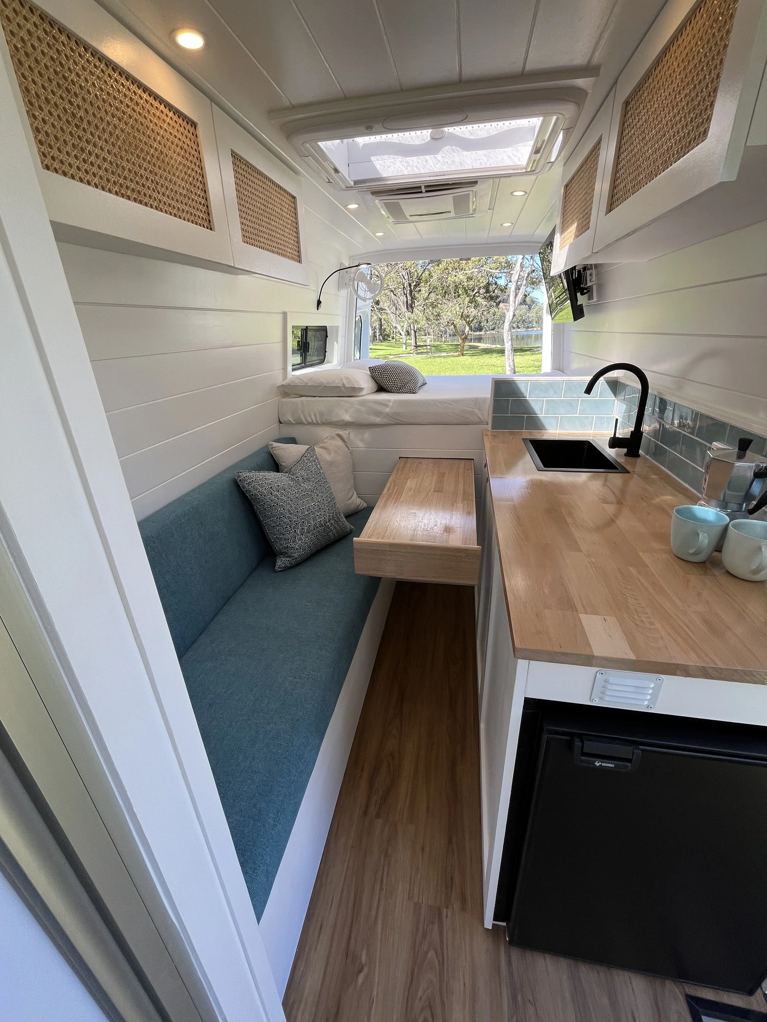 Mercedes sprinter table view