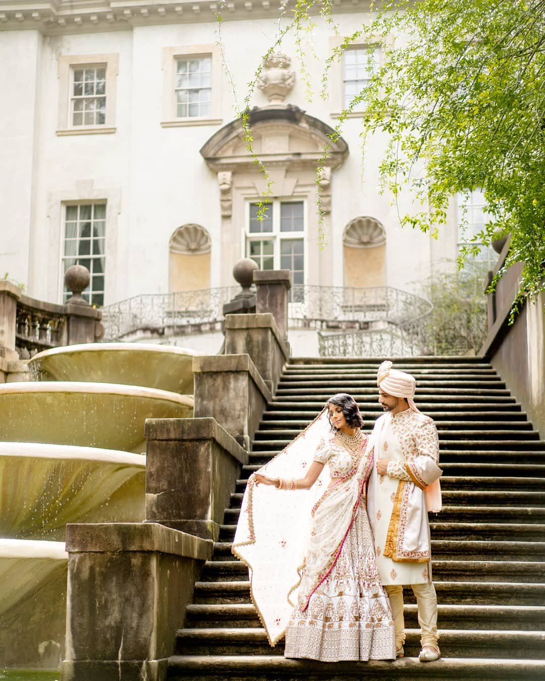 Bhumkia and Mintu's photos at the Swan House just got published over on @mandalaweddings blog! 
Link in bio!

Vendors:
Planning and florists: @toy_wedpartylife 
Dress: @purvacouture
HMUA: @oliverramonbridal 
Henna: @horizon_henna
Video: @dvh_weddings