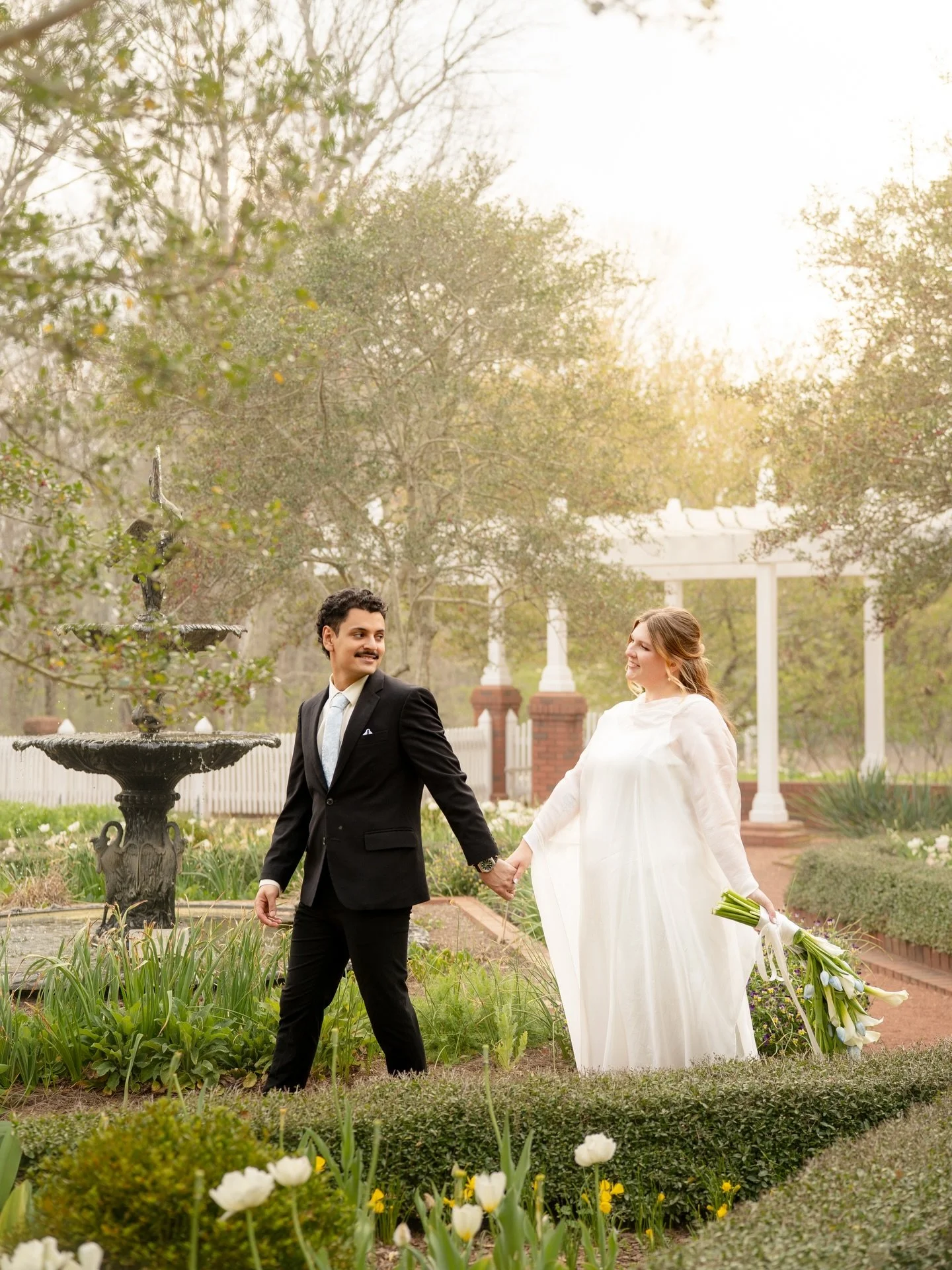 Mr &amp; Mrs Fernandez💍 

Such a honor and privilege to get to capture not only a bestie&rsquo;s wedding but also fellow photographers&rsquo; wedding. Soooo beyond excited for these two 💛

#atlantaelopement #athenselopement #athensweddingphotograph
