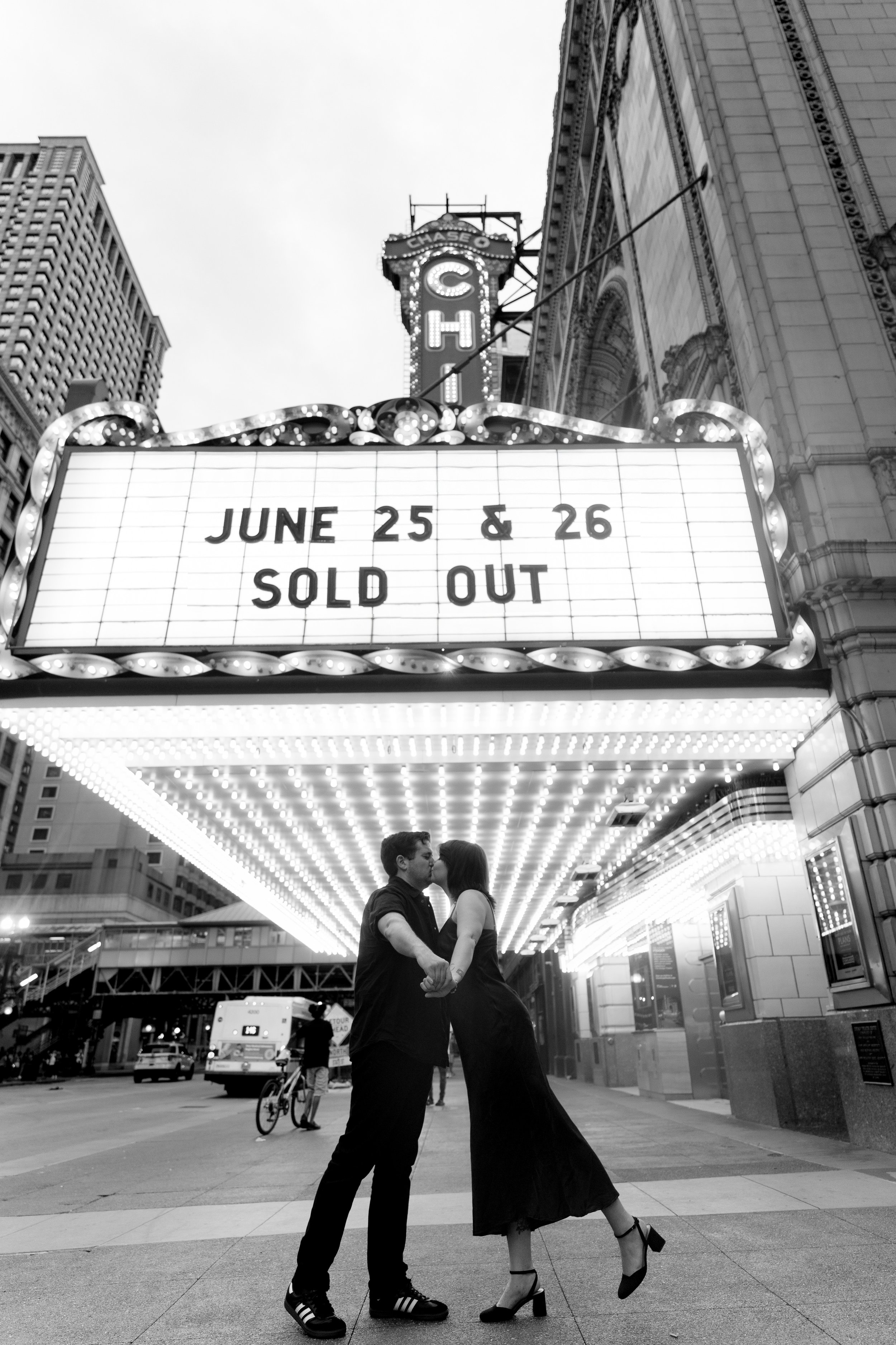 AuroraPhotography_KaitlynJake_ChicagoCoupleSession-16.jpg
