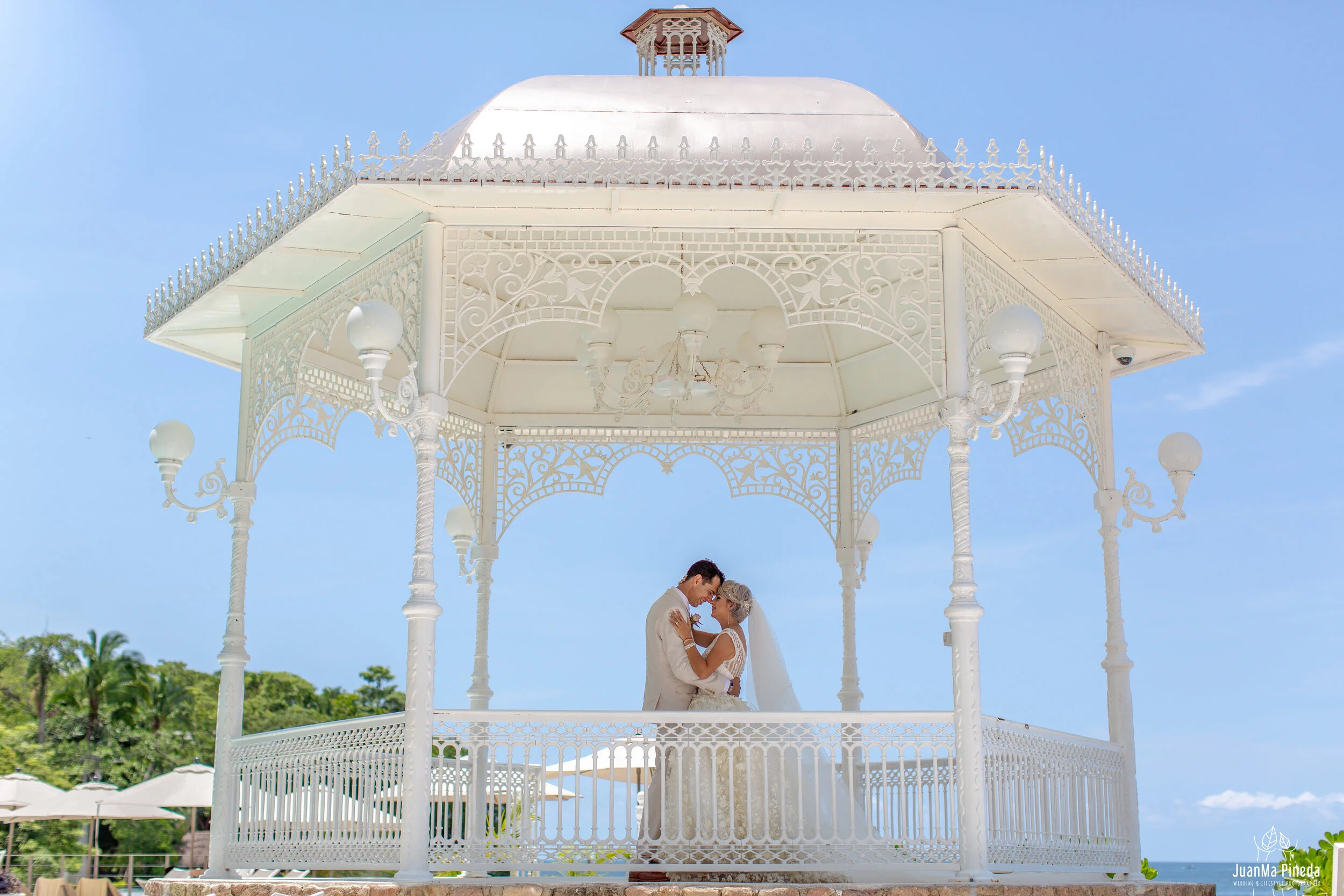 Trash+Dress+Vallarta+Destination+Wedding+Mexico-1.jpg