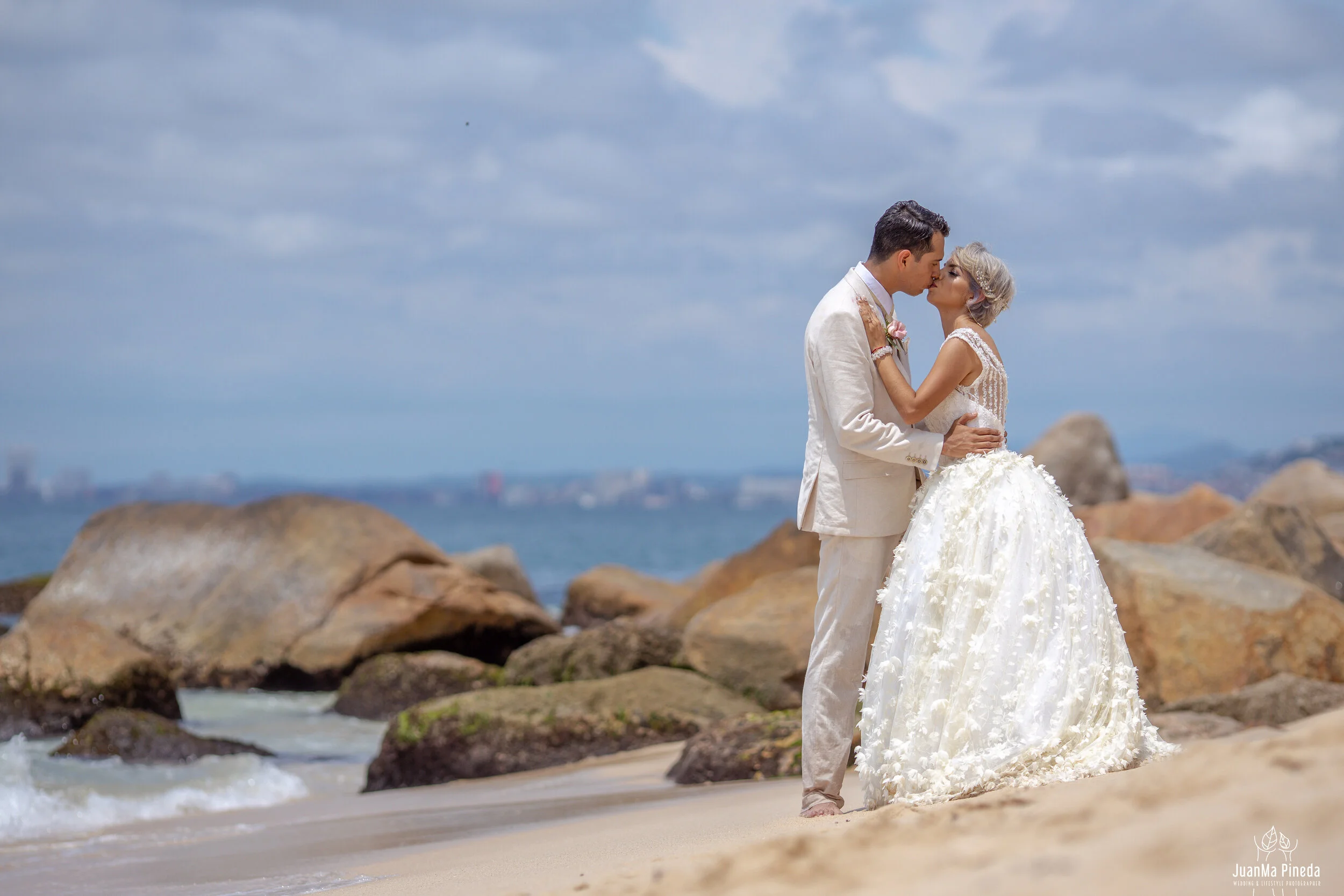 Trash+Dress+Vallarta+Destination+Wedding+Mexico-1-6.jpg