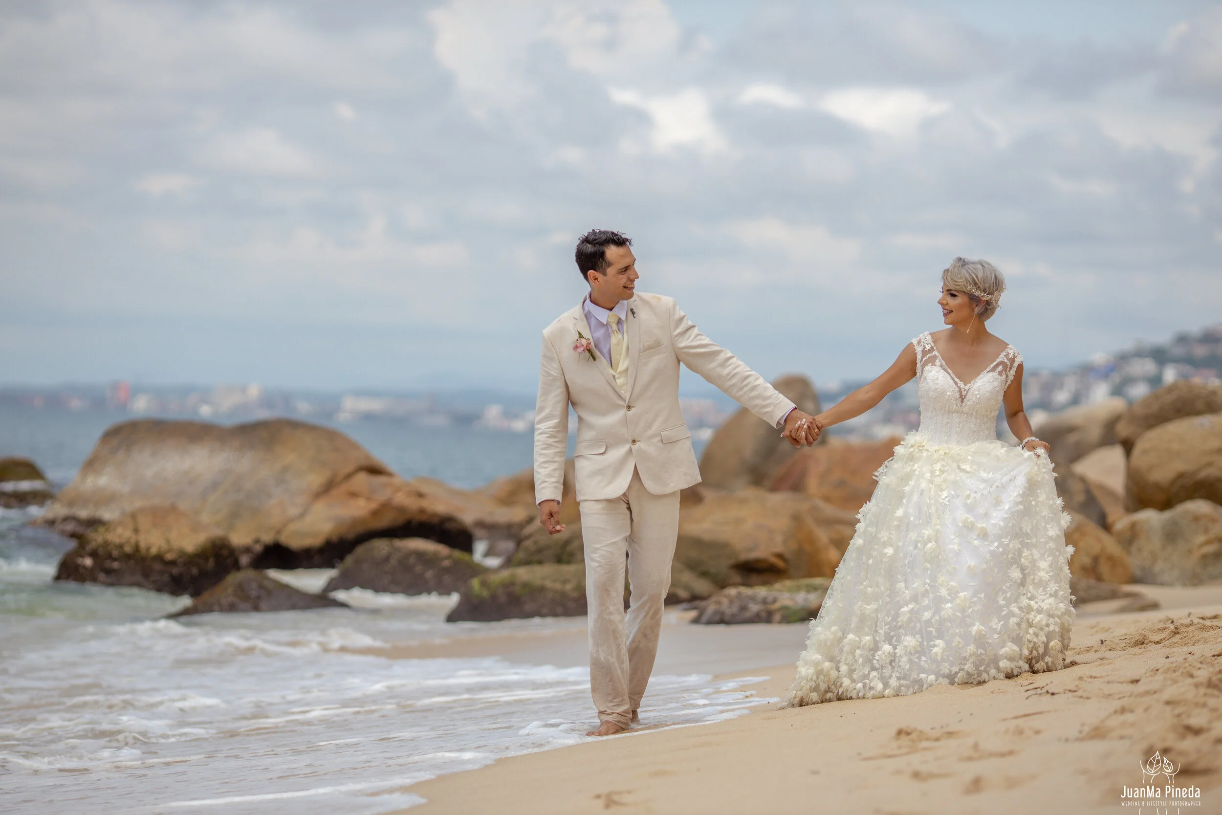 Trash+Dress+Vallarta+Destination+Wedding+Mexico-1-7.jpg