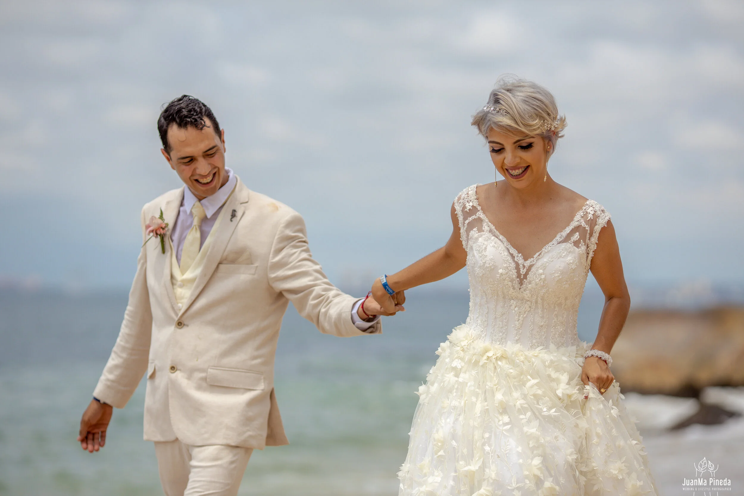Trash+Dress+Vallarta+Destination+Wedding+Mexico-1-8.jpg