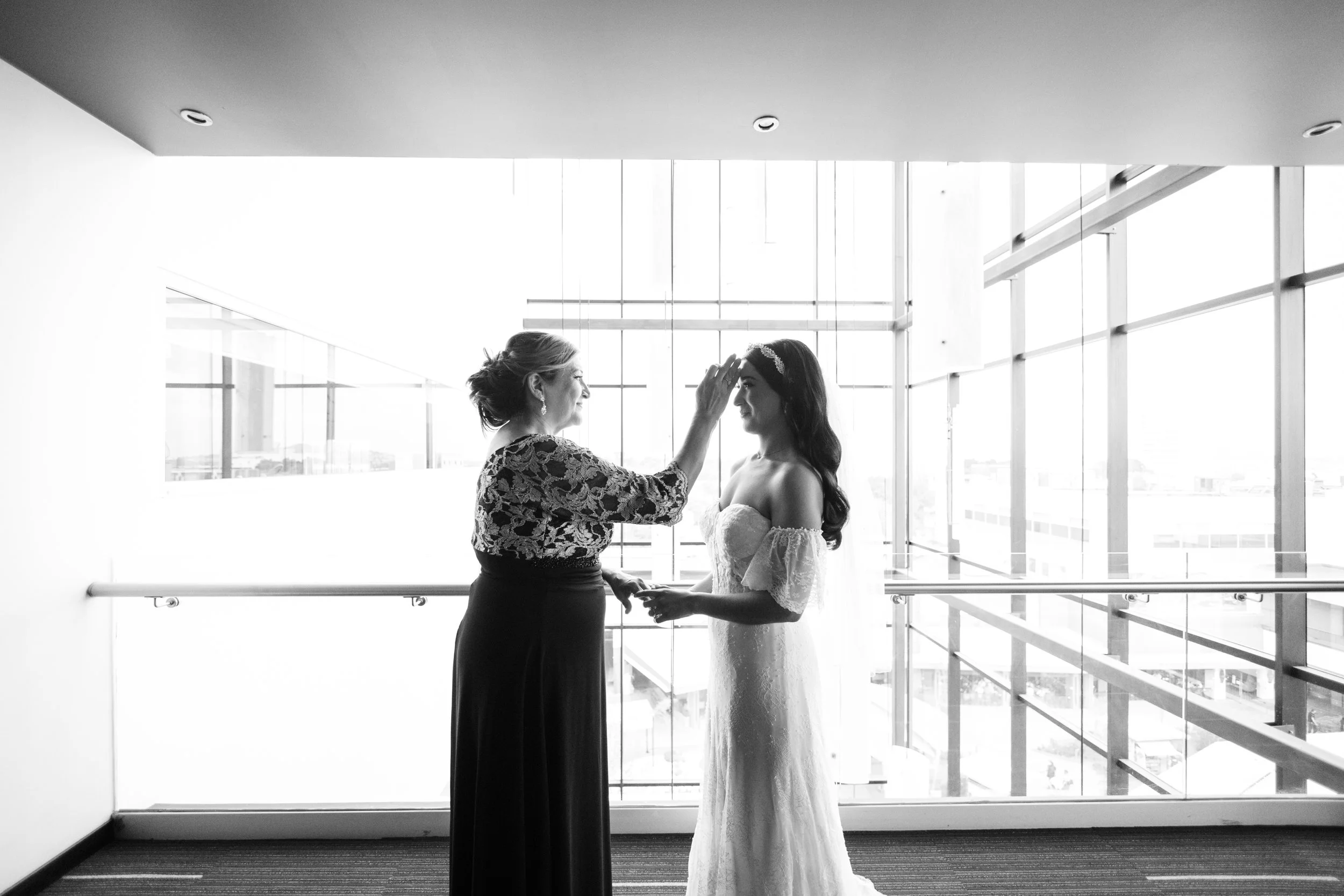 Getting-Ready-Hotel-Ramada-Encore-Guadalajara-Fotografo-de-Bodas-00011.jpg