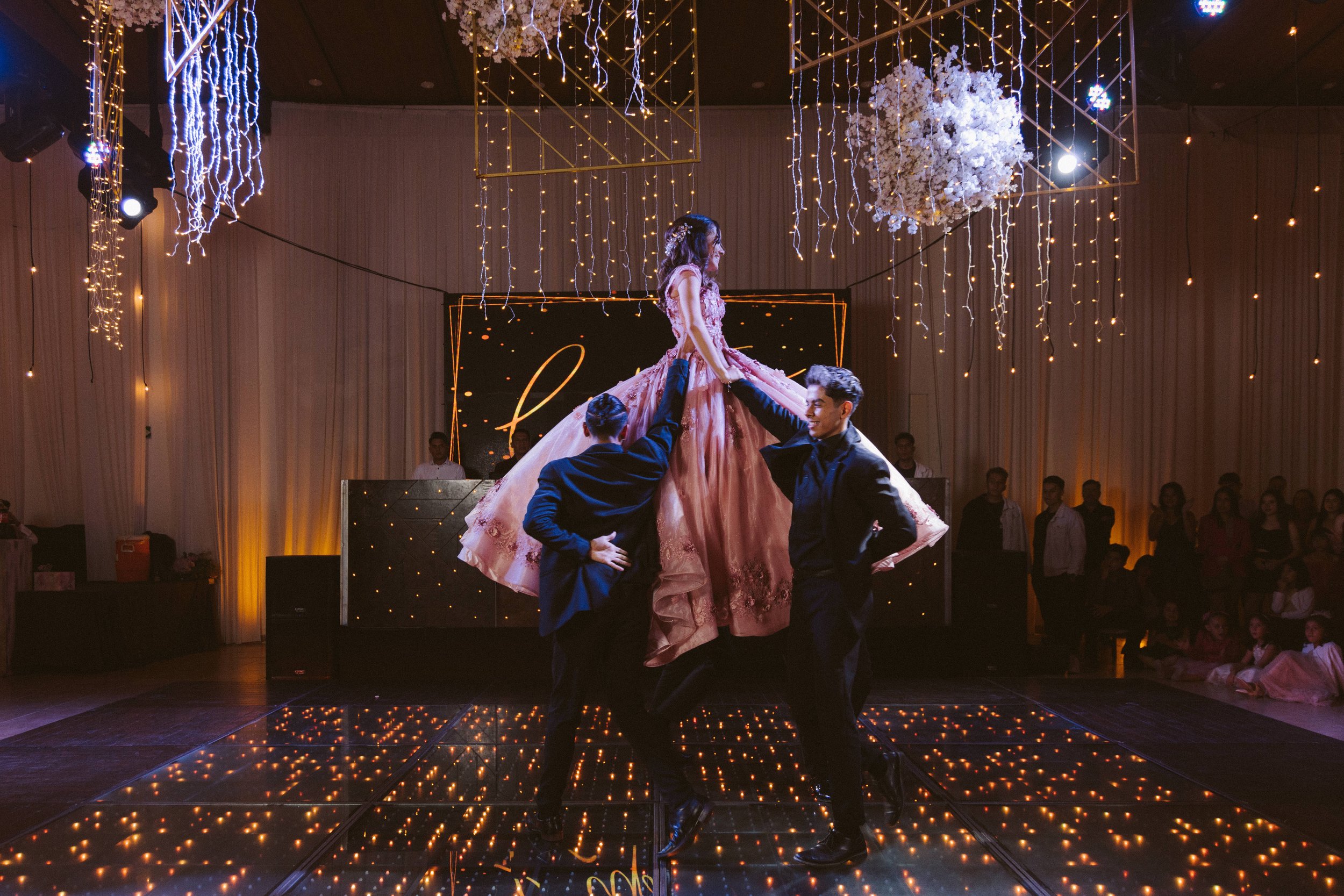  https://www.juanmapineda.com/fotografo-guadalajara/xv 