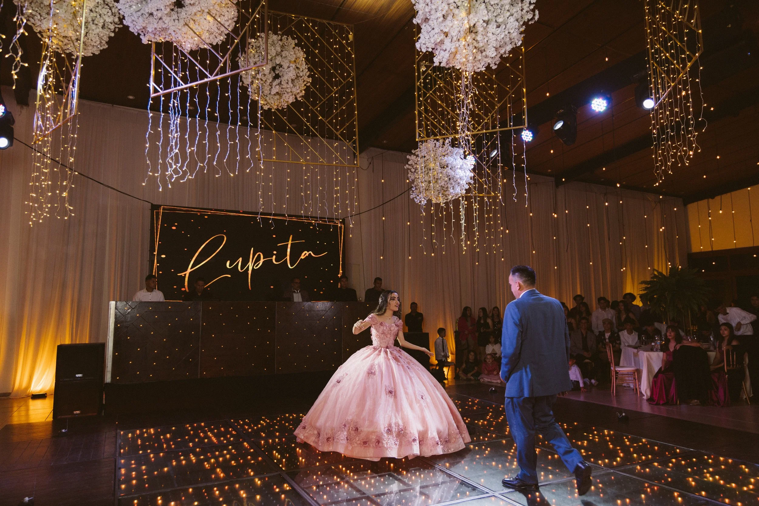  https://www.juanmapineda.com/fotografo-guadalajara/xv 