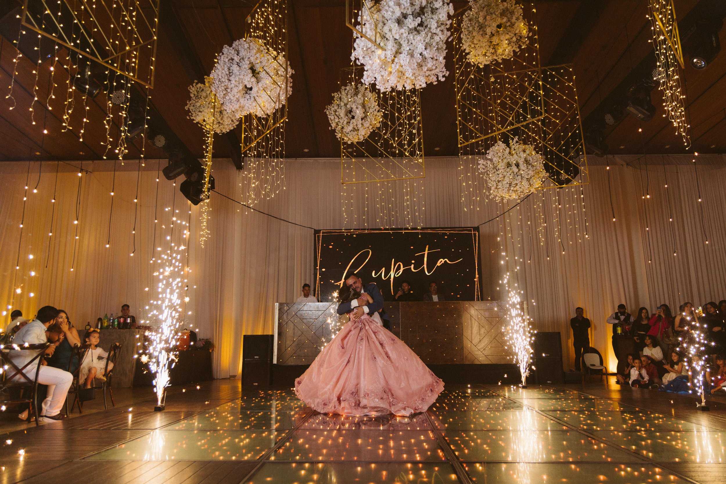  https://www.juanmapineda.com/fotografo-guadalajara/xv 