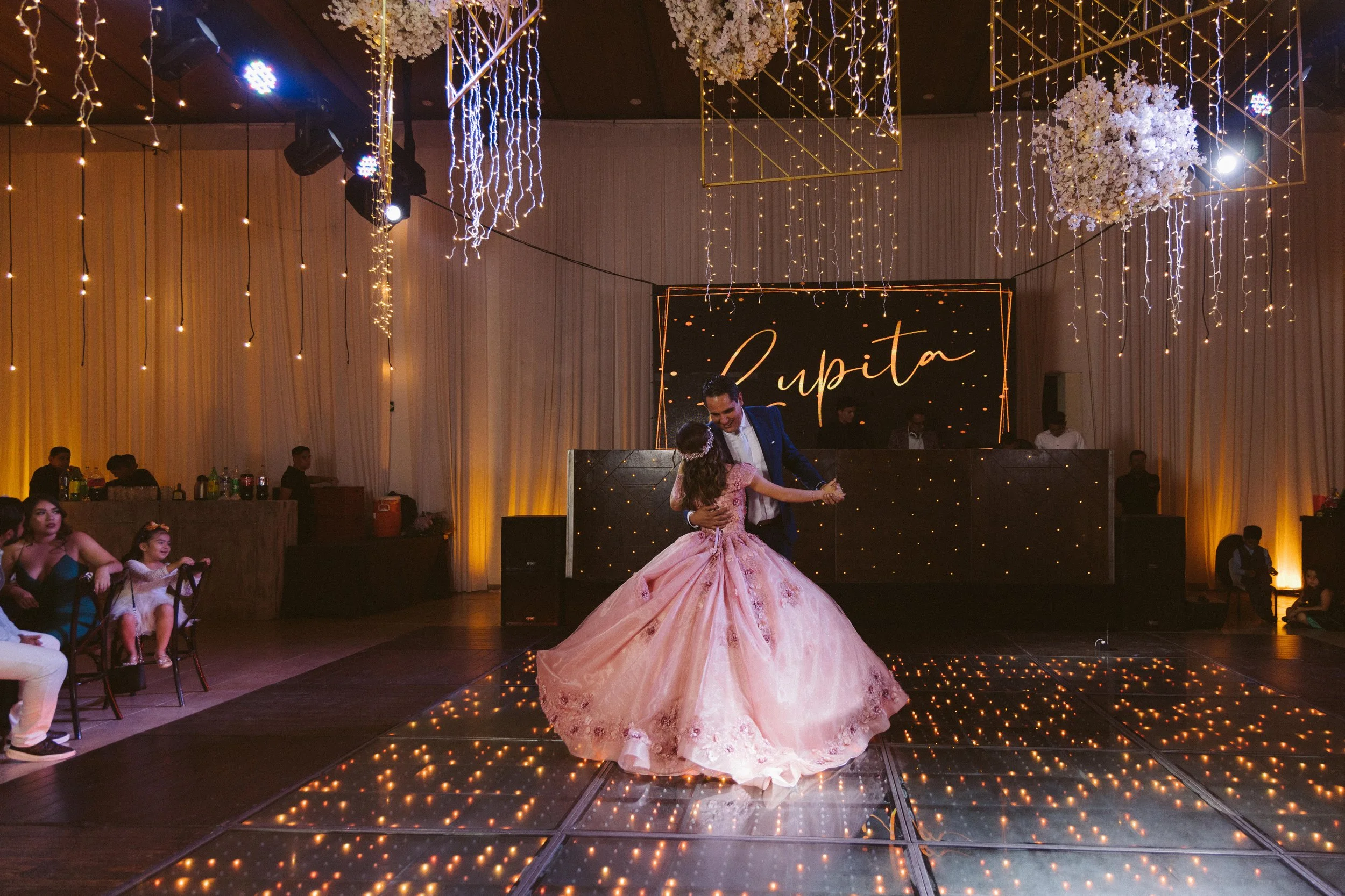  https://www.juanmapineda.com/fotografo-guadalajara/xv 