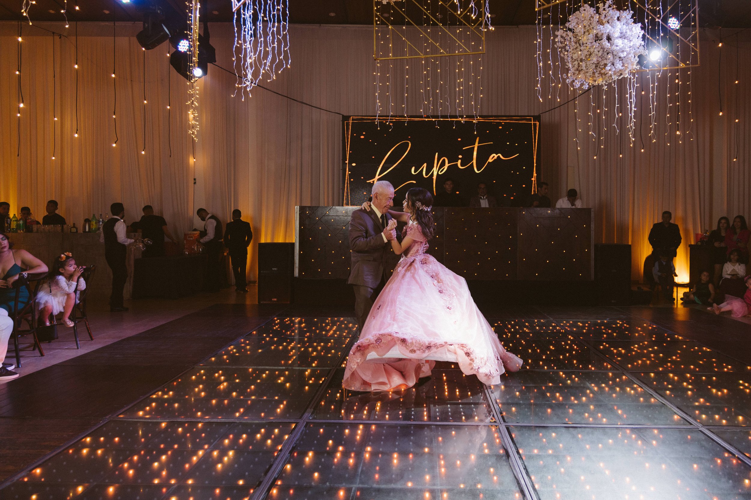  https://www.juanmapineda.com/fotografo-guadalajara/xv 
