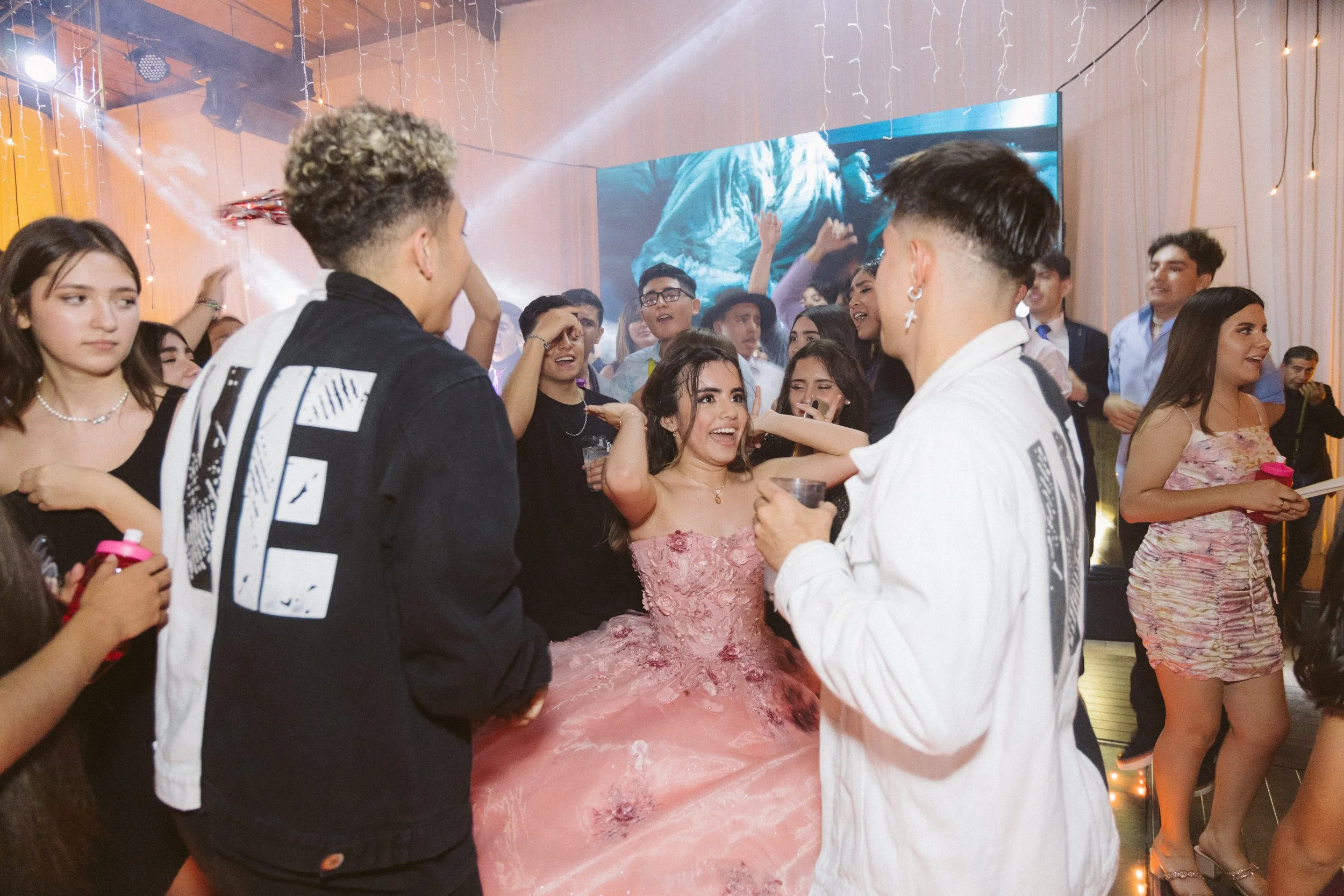 https://www.juanmapineda.com/fotografo-guadalajara/xv 