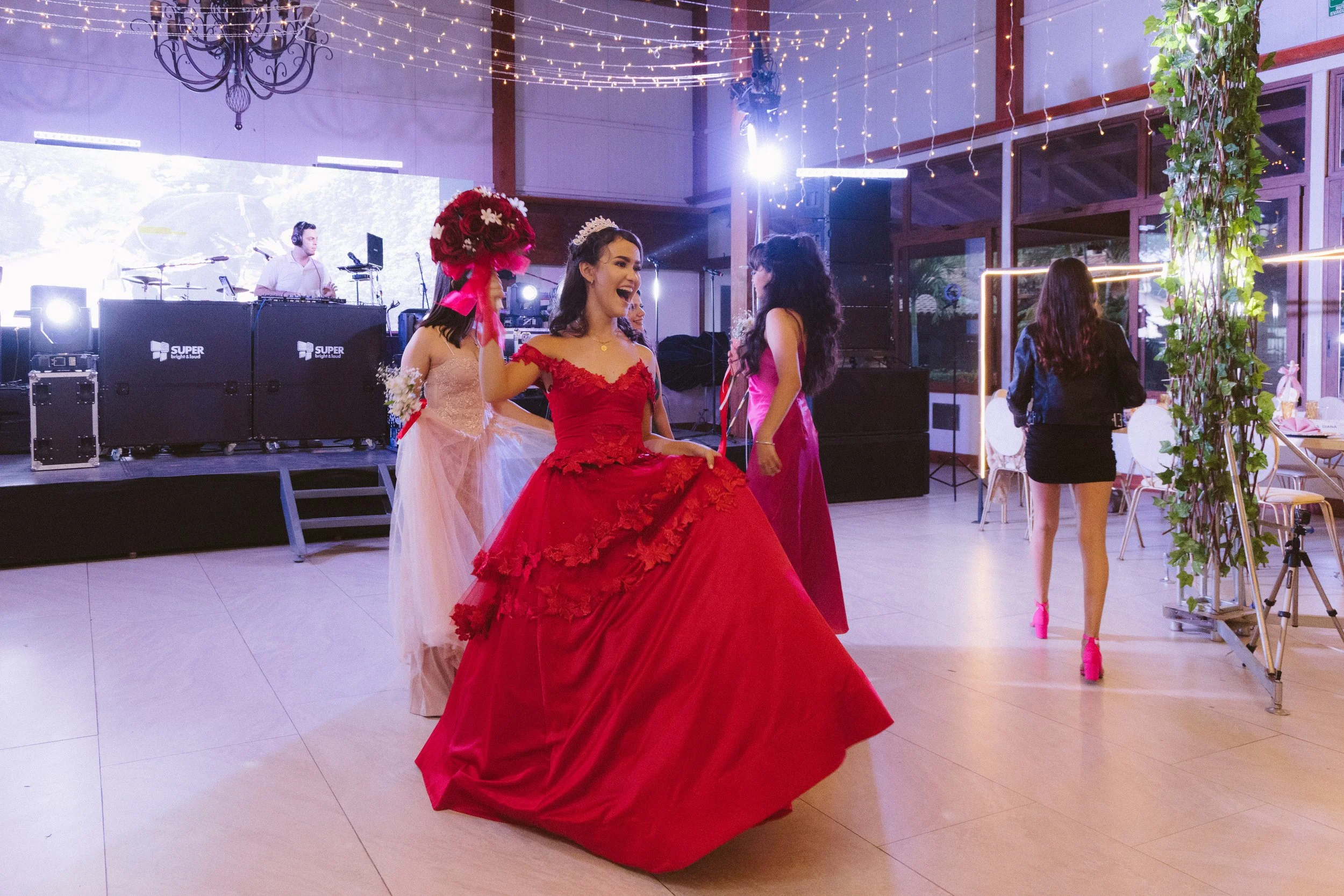  https://www.juanmapineda.com/fotografo-guadalajara/xv 