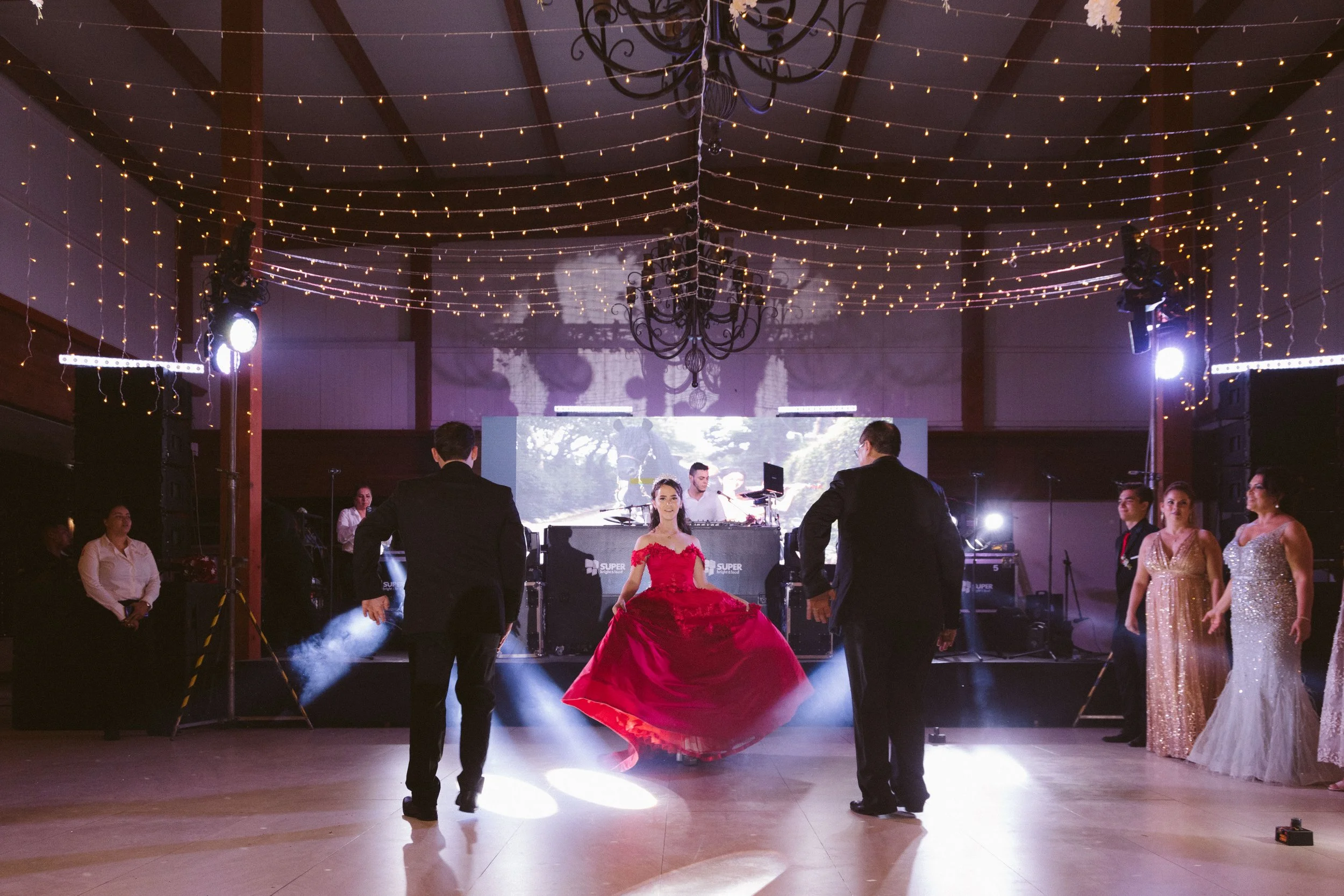  https://www.juanmapineda.com/fotografo-guadalajara/xv 