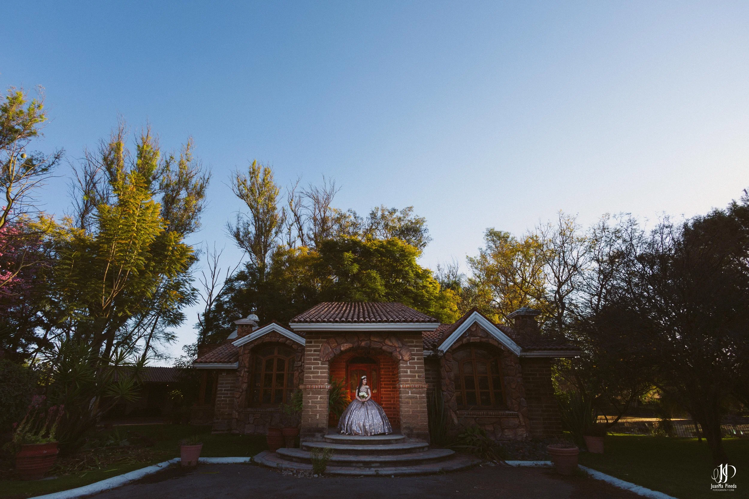  https://www.juanmapineda.com/fotografo-guadalajara/xv 