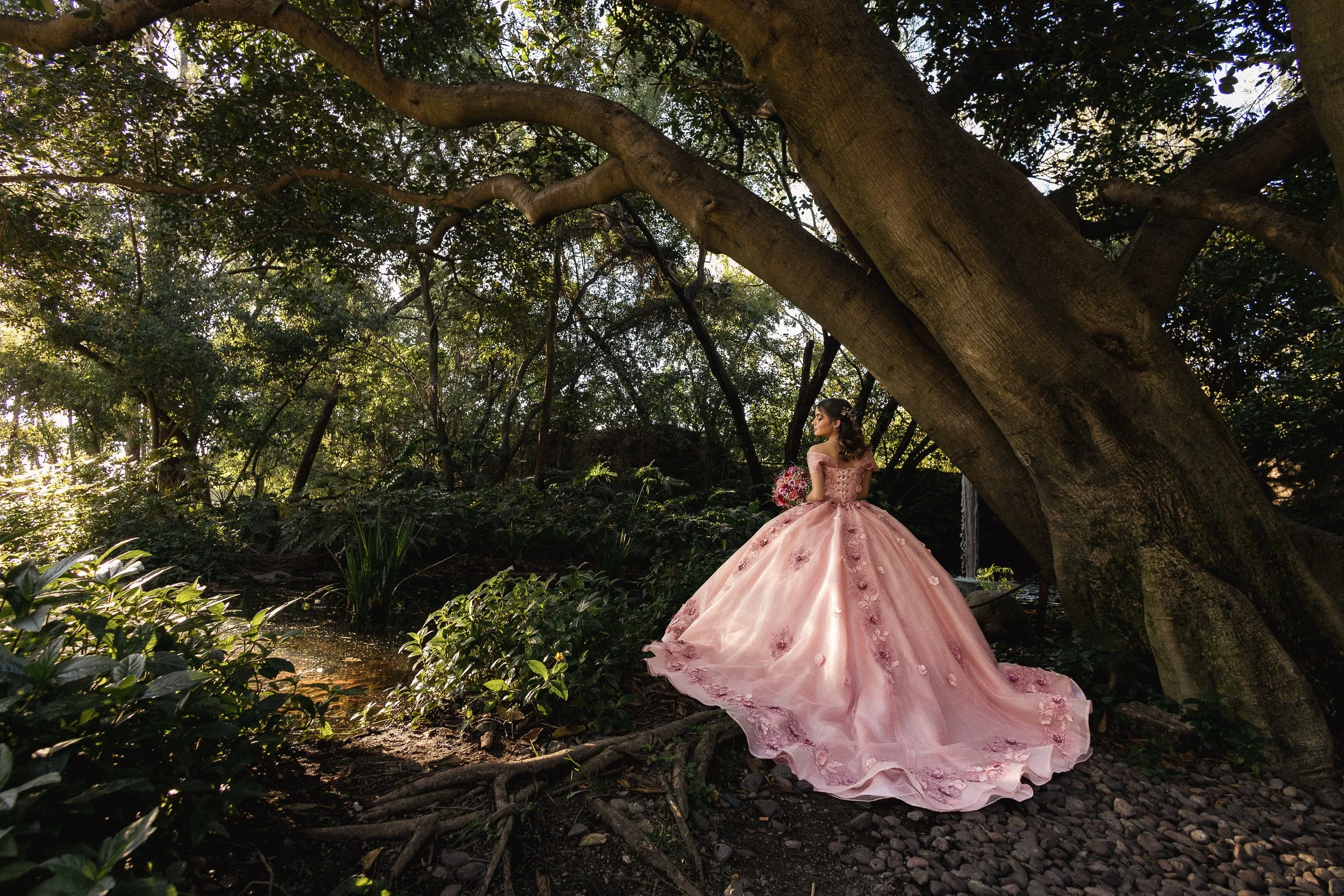  https://www.juanmapineda.com/fotografo-guadalajara/xv 